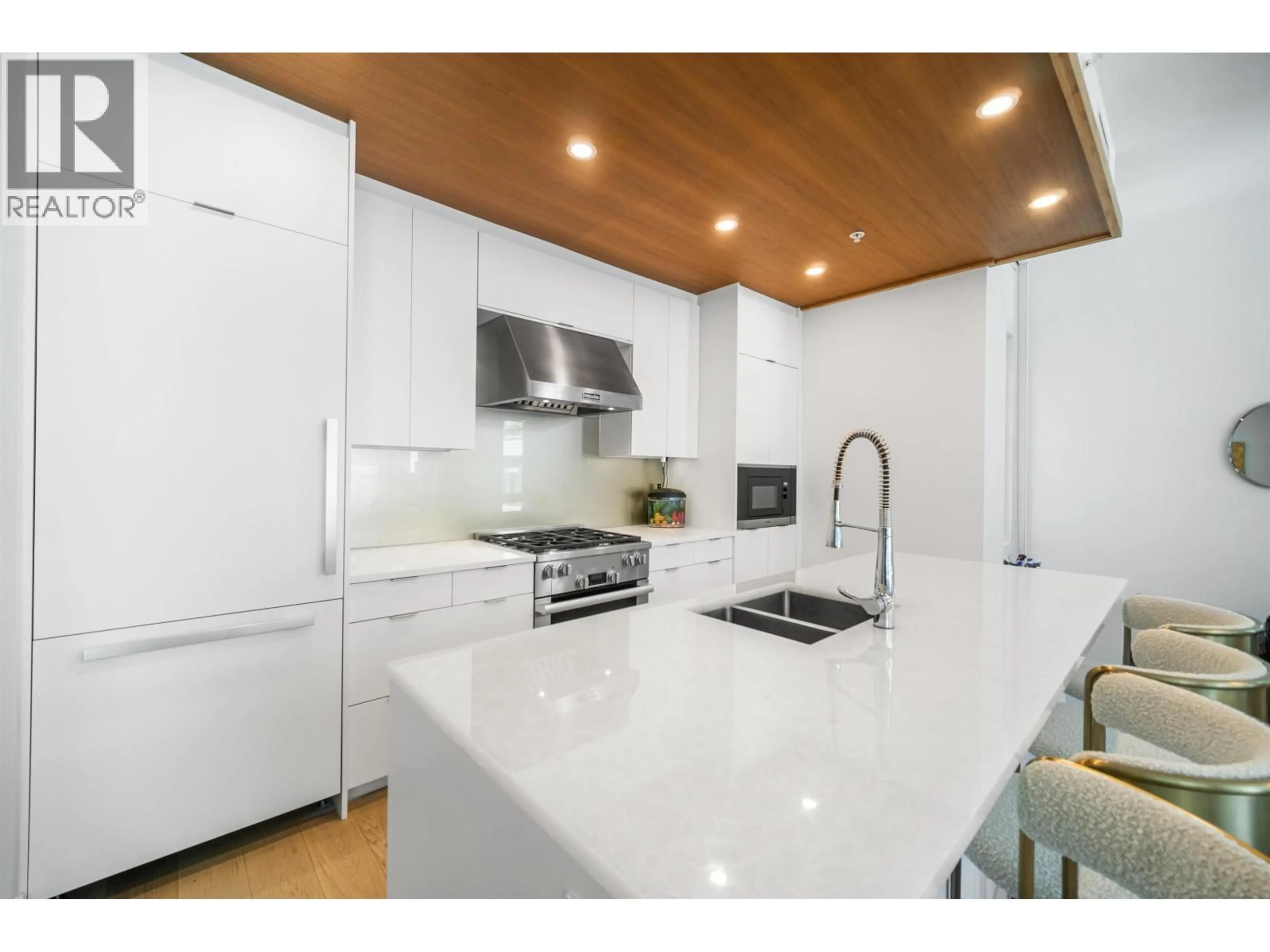 Contemporary kitchen, unknown for 301 - 6697 NELSON AVENUE, West Vancouver British Columbia V7W2B2