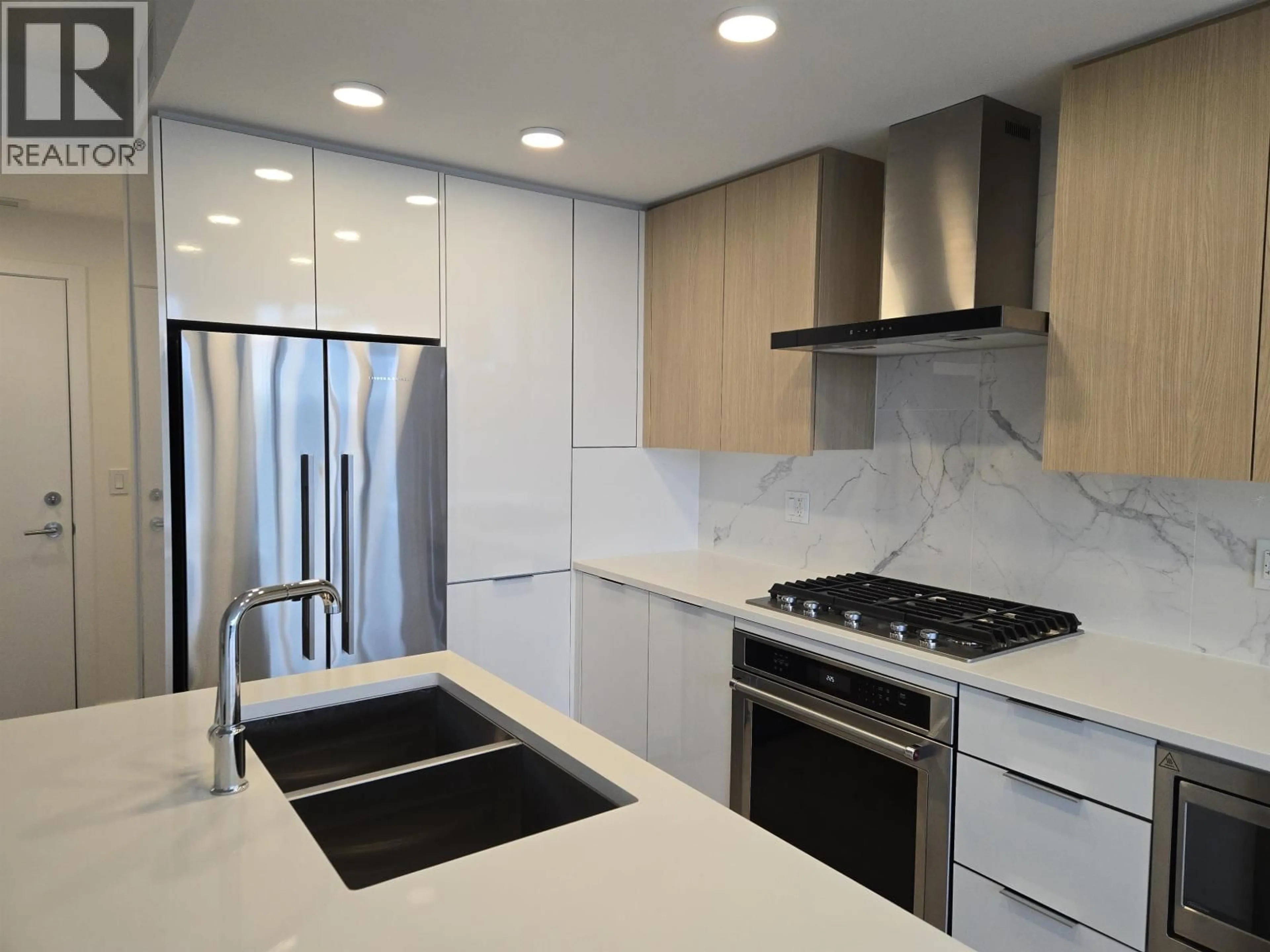 Contemporary kitchen, ceramic/tile floor for 407 - 7769 PARK CRESCENT, Burnaby British Columbia V3N0J7