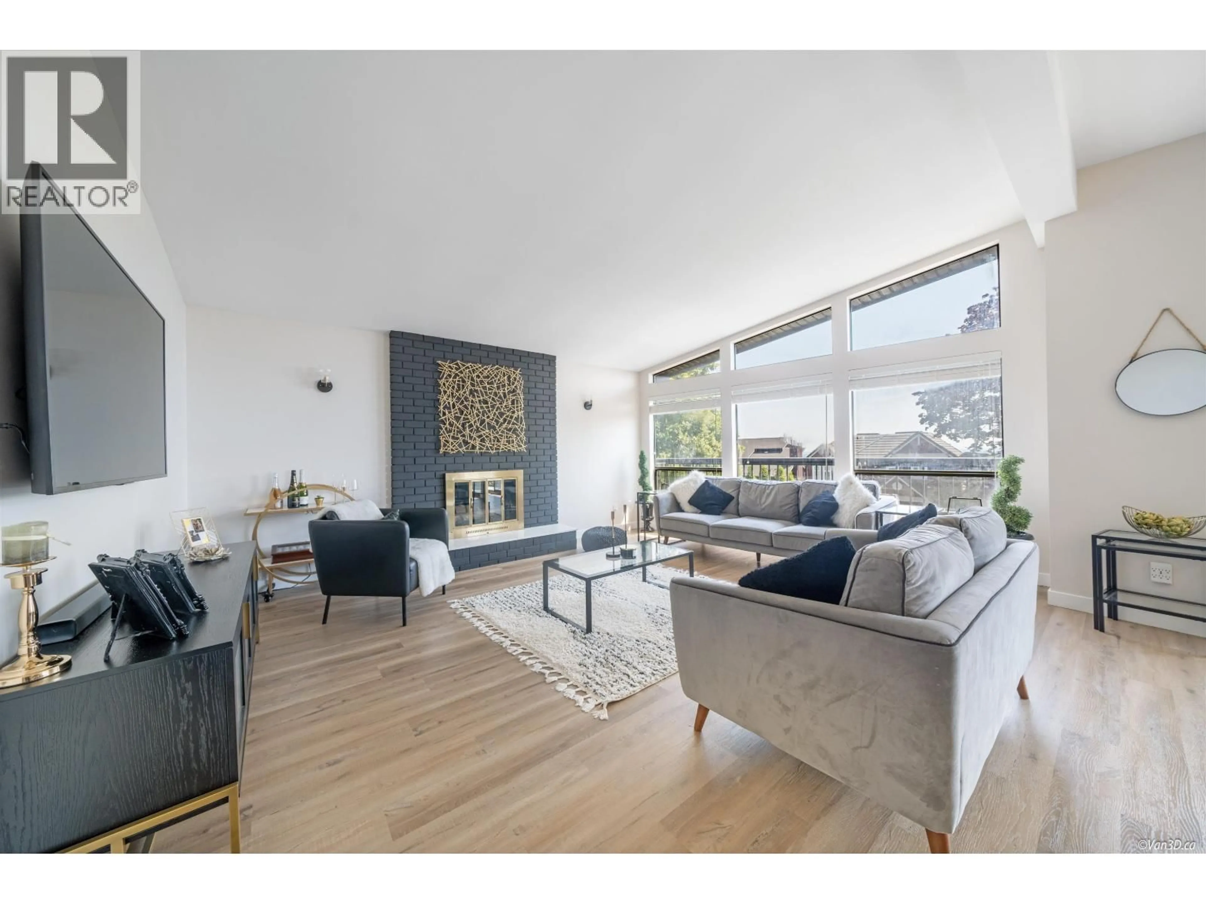 Living room with furniture, unknown for 2131 FRASERVIEW DRIVE, Vancouver British Columbia V5P2N2