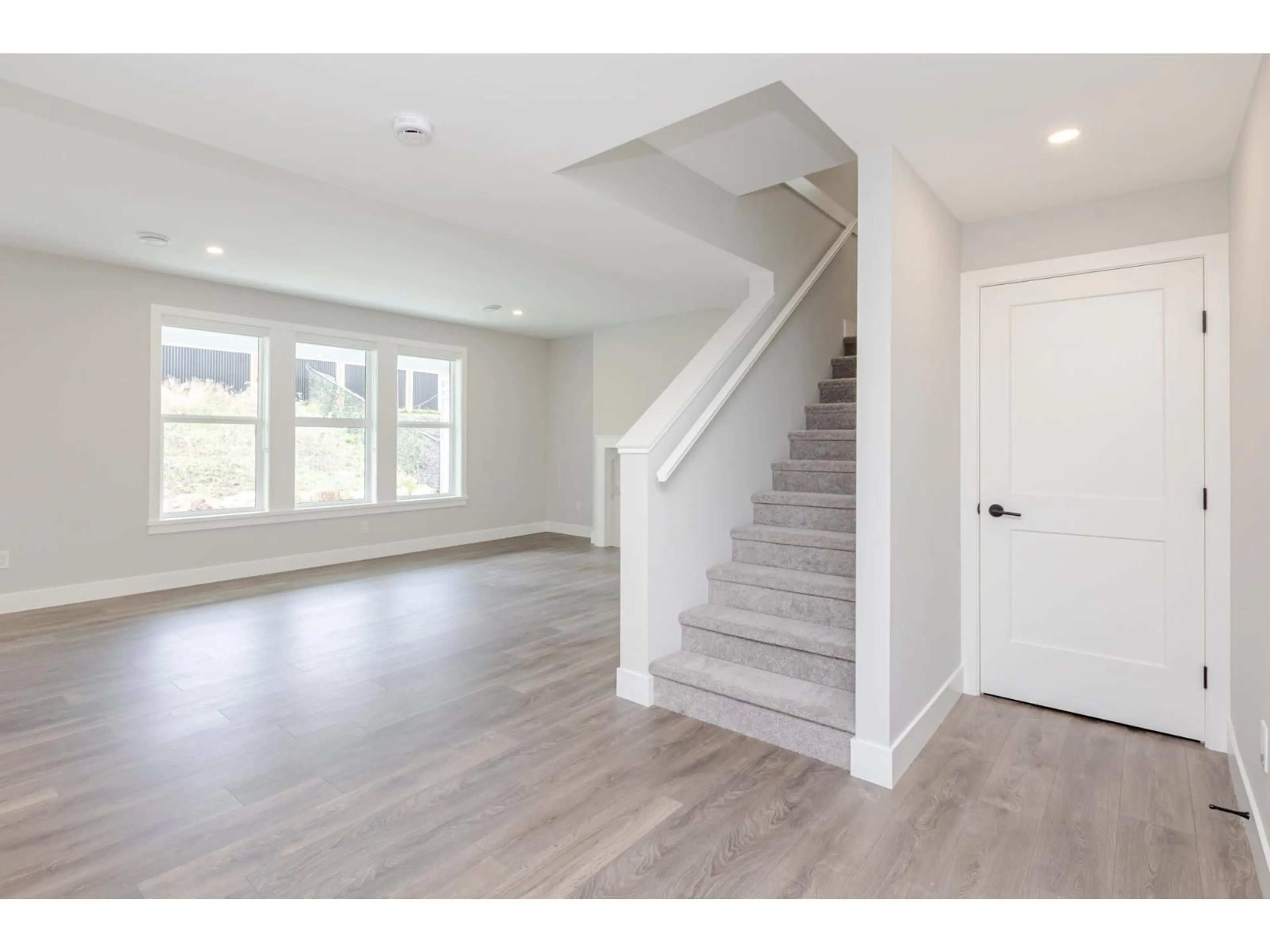 Indoor entryway for 1970 SPARROW HAWK PLACE, Agassiz British Columbia V0M1A1