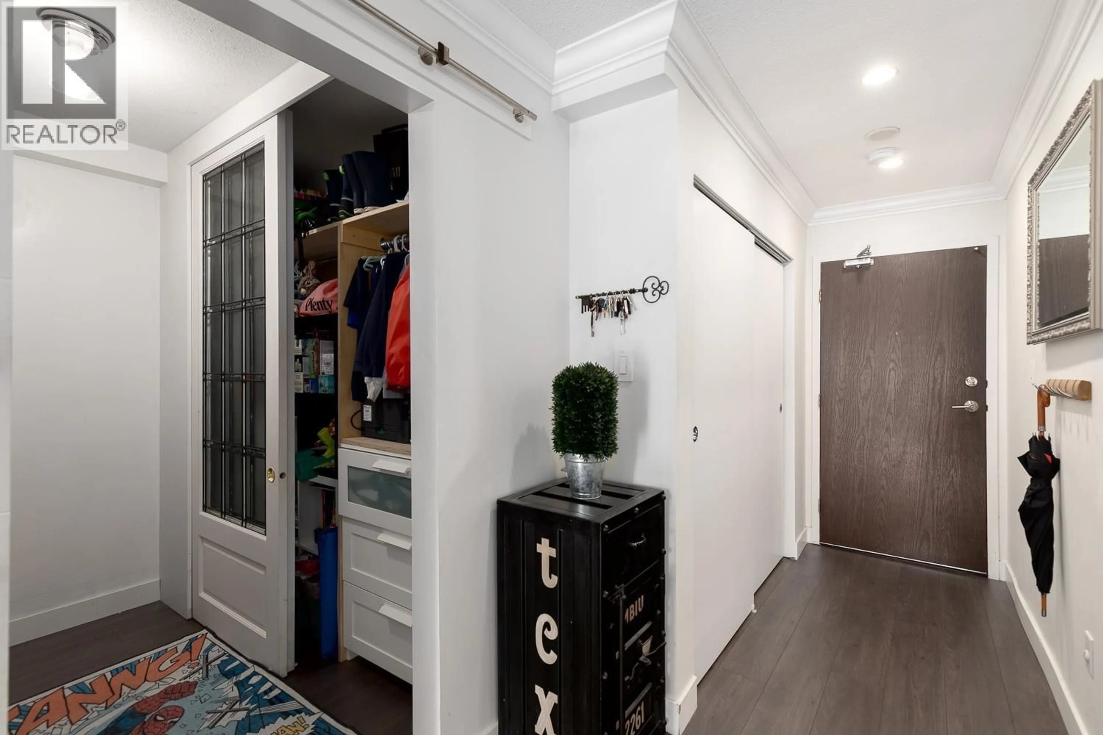 Indoor entryway for 304 - 1352 10TH AVENUE, Vancouver British Columbia V6H1J6