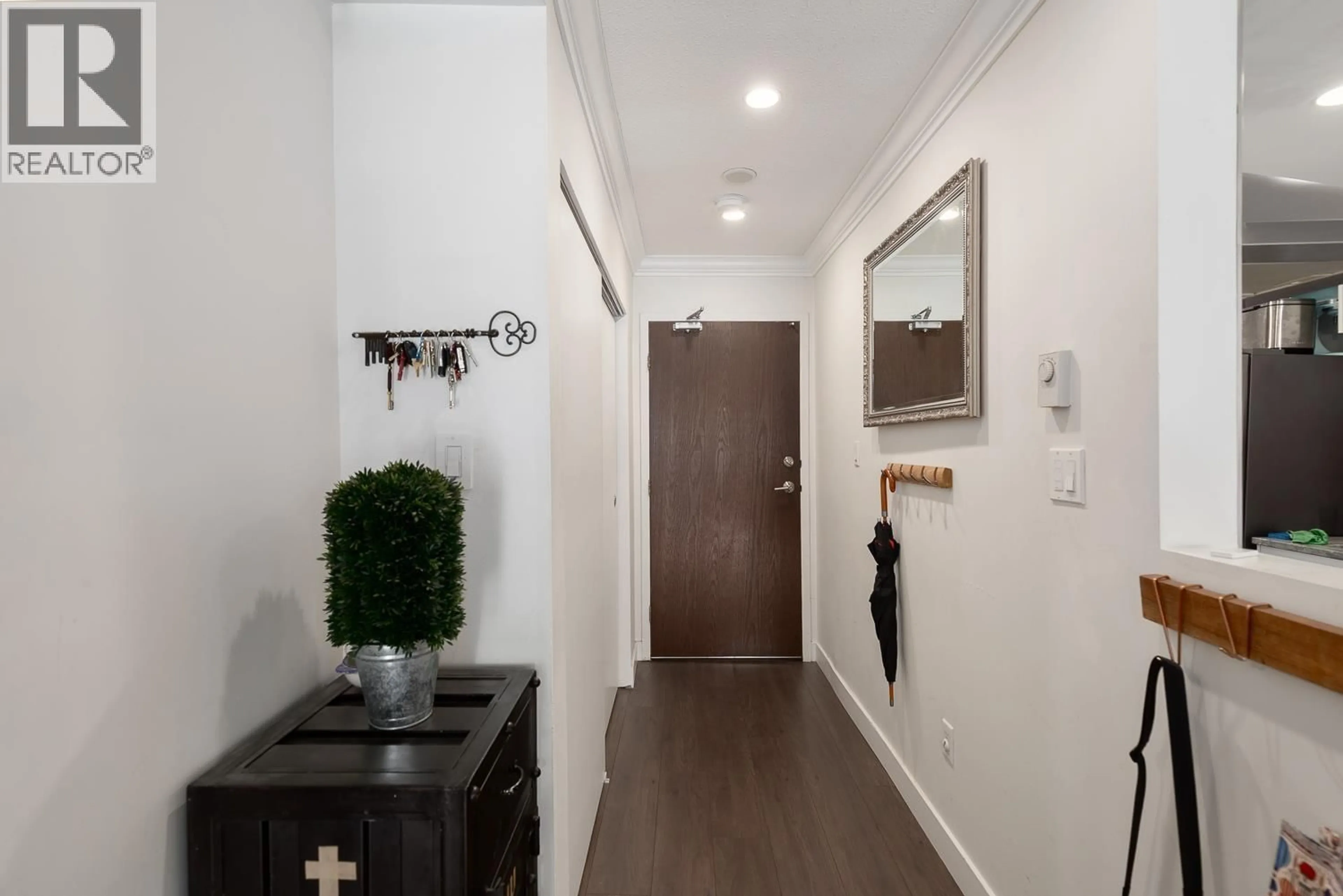 Indoor entryway for 304 - 1352 10TH AVENUE, Vancouver British Columbia V6H1J6