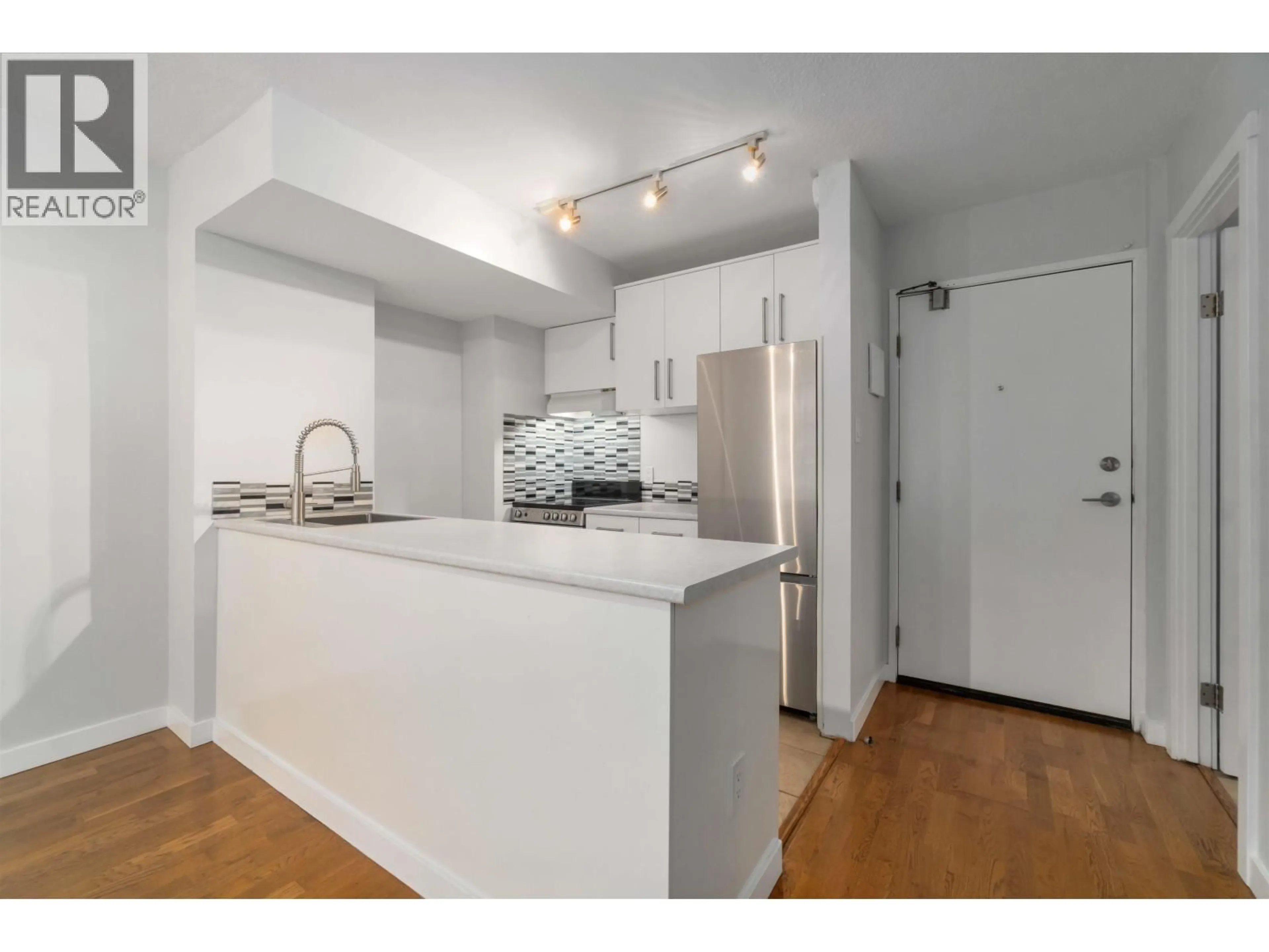 Standard kitchen, wood/laminate floor for 808 - 1333 HORNBY STREET, Vancouver British Columbia V6Z2C1