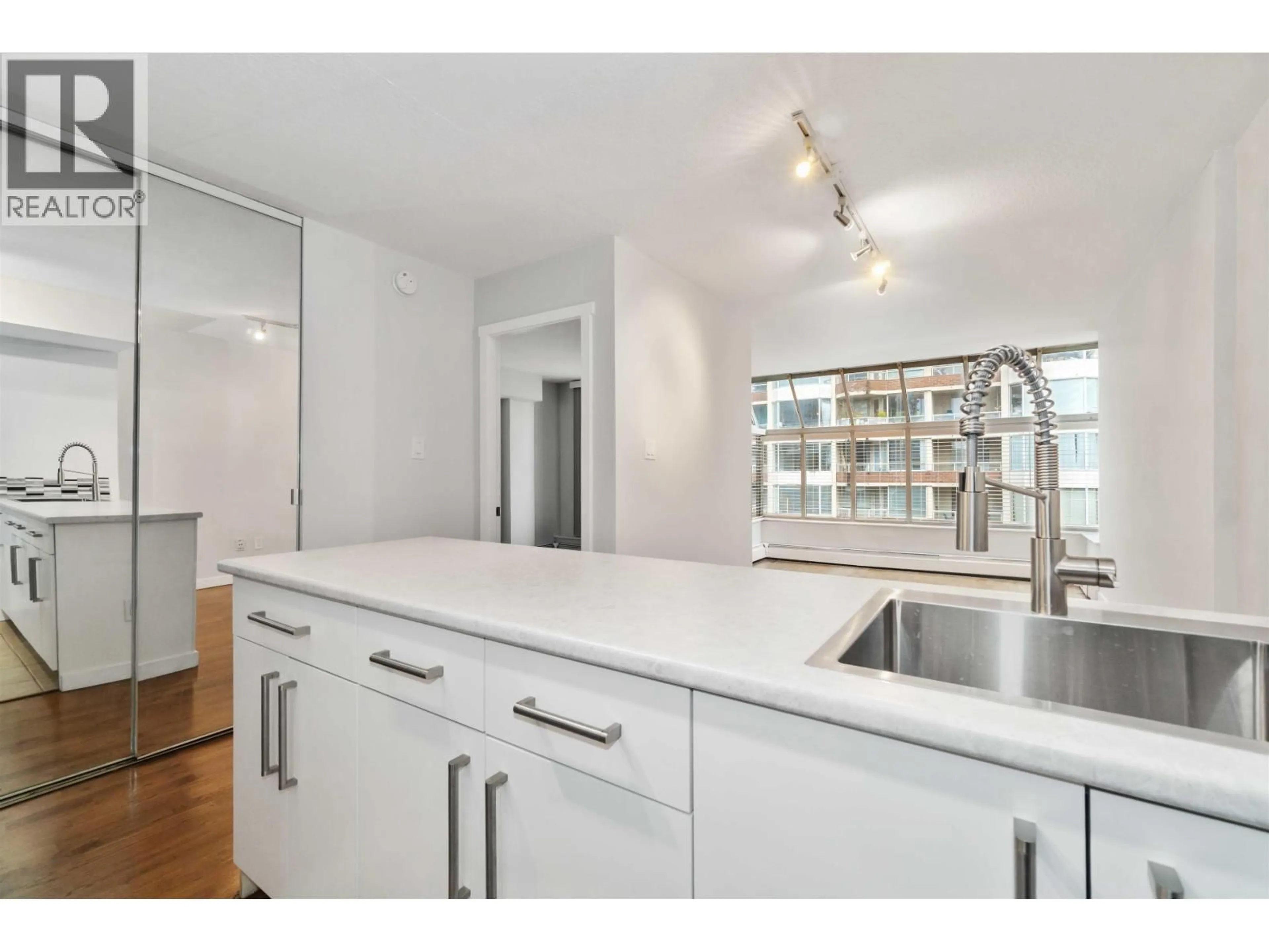 Standard kitchen, unknown for 808 - 1333 HORNBY STREET, Vancouver British Columbia V6Z2C1