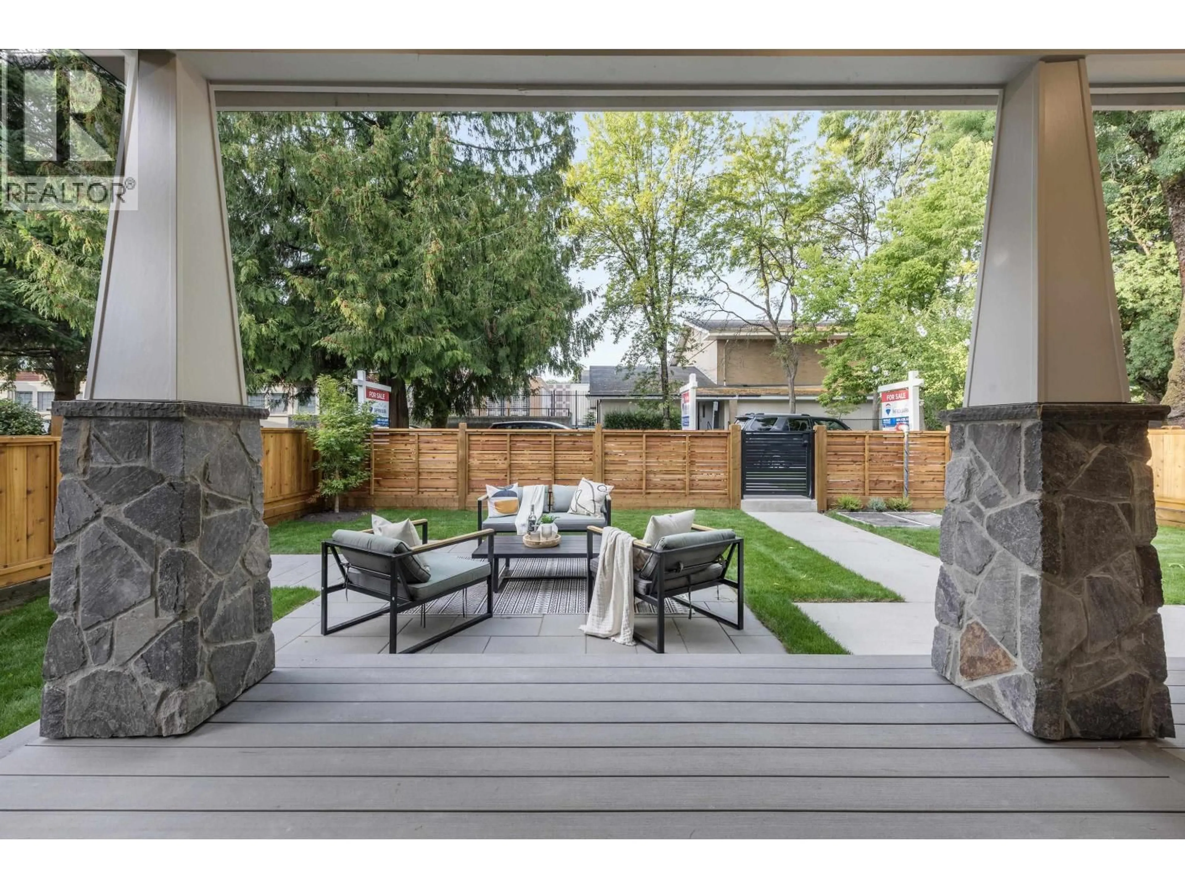 Patio, street for 2136 10TH AVENUE, Vancouver British Columbia V5N1Y1
