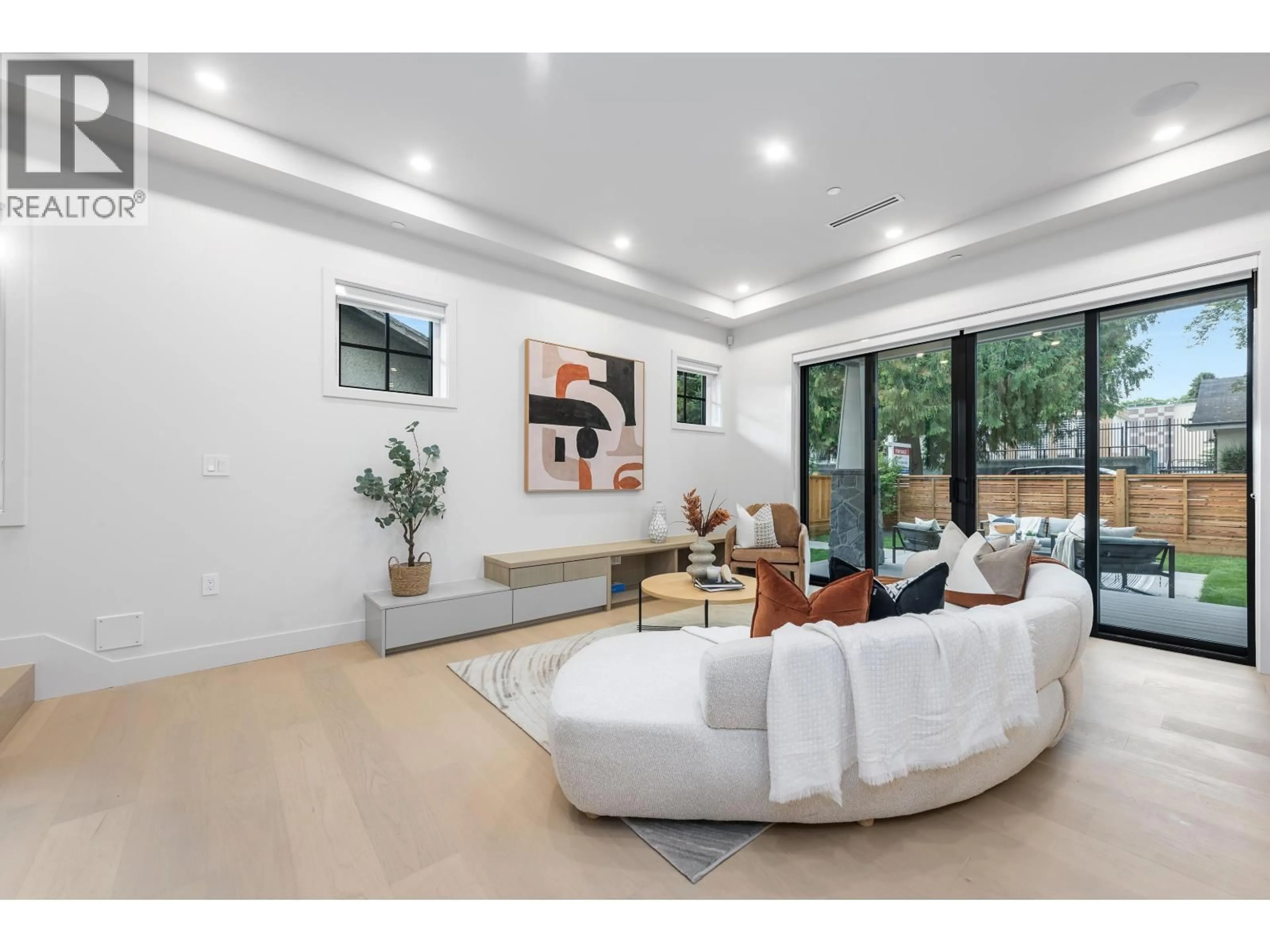 Living room with furniture, unknown for 2136 10TH AVENUE, Vancouver British Columbia V5N1Y1