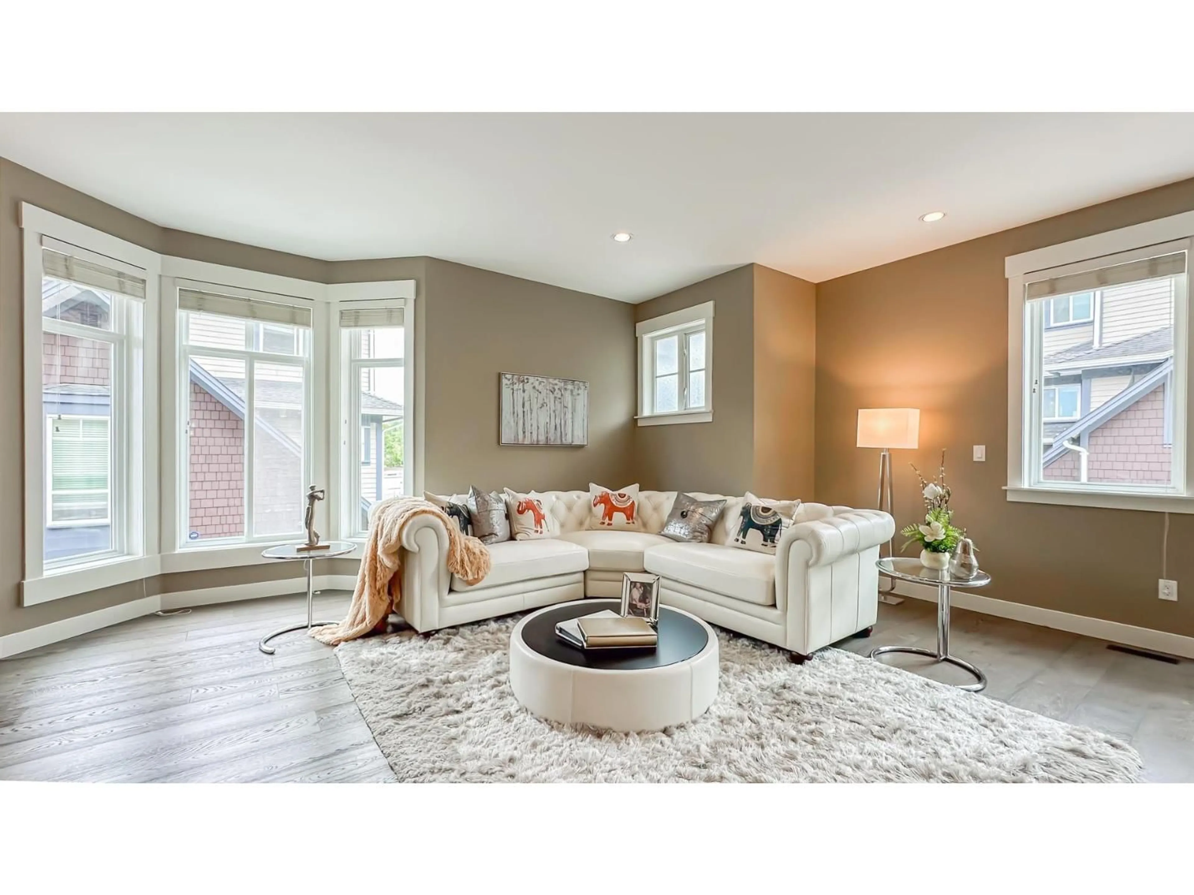 Living room with furniture, unknown for 25 - 15977 26 AVENUE, Surrey British Columbia V3Z2W7