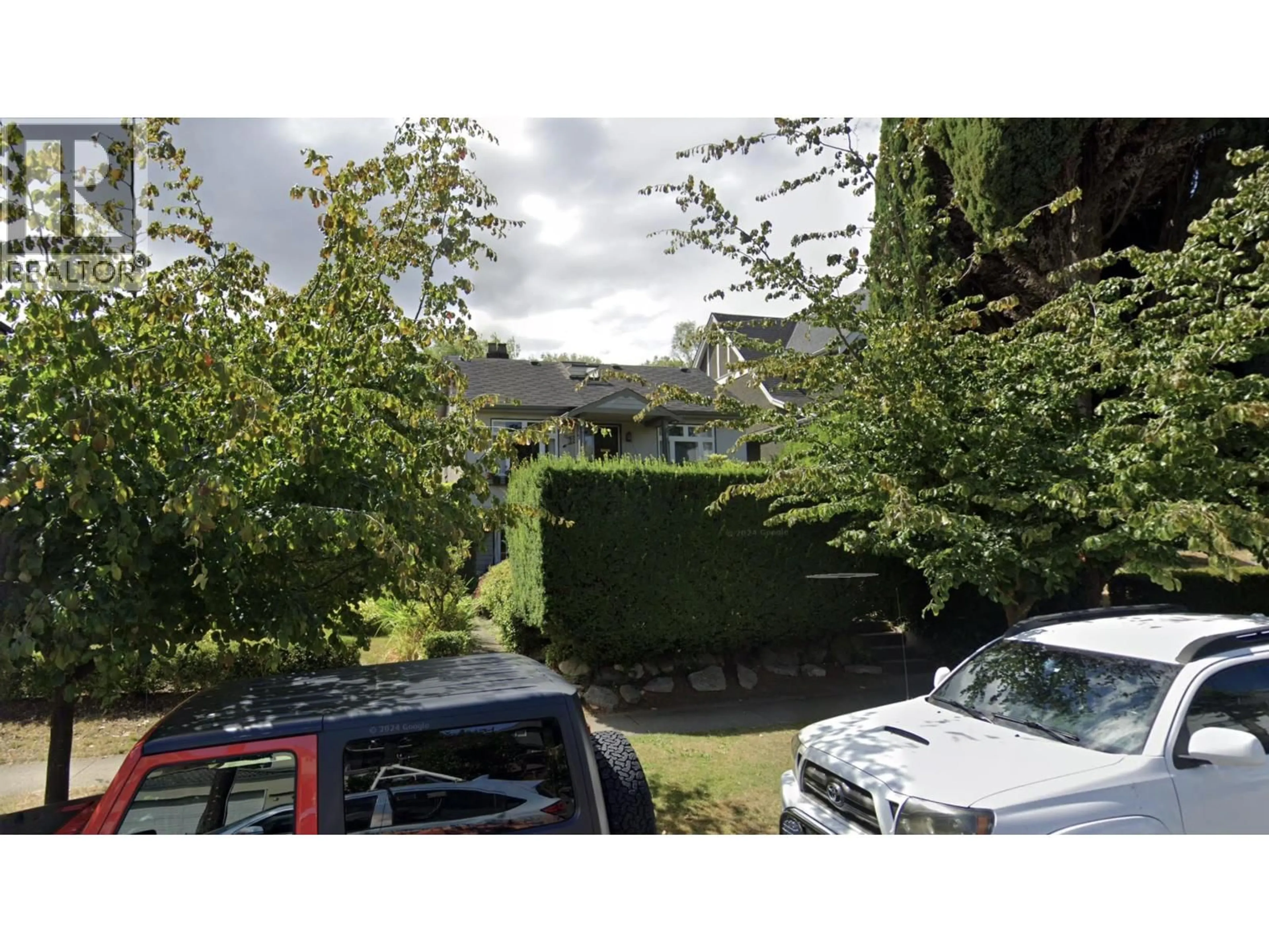 A pic from outside/outdoor area/front of a property/back of a property/a pic from drone, unknown for 3576 17TH AVENUE, Vancouver British Columbia V6S1A1