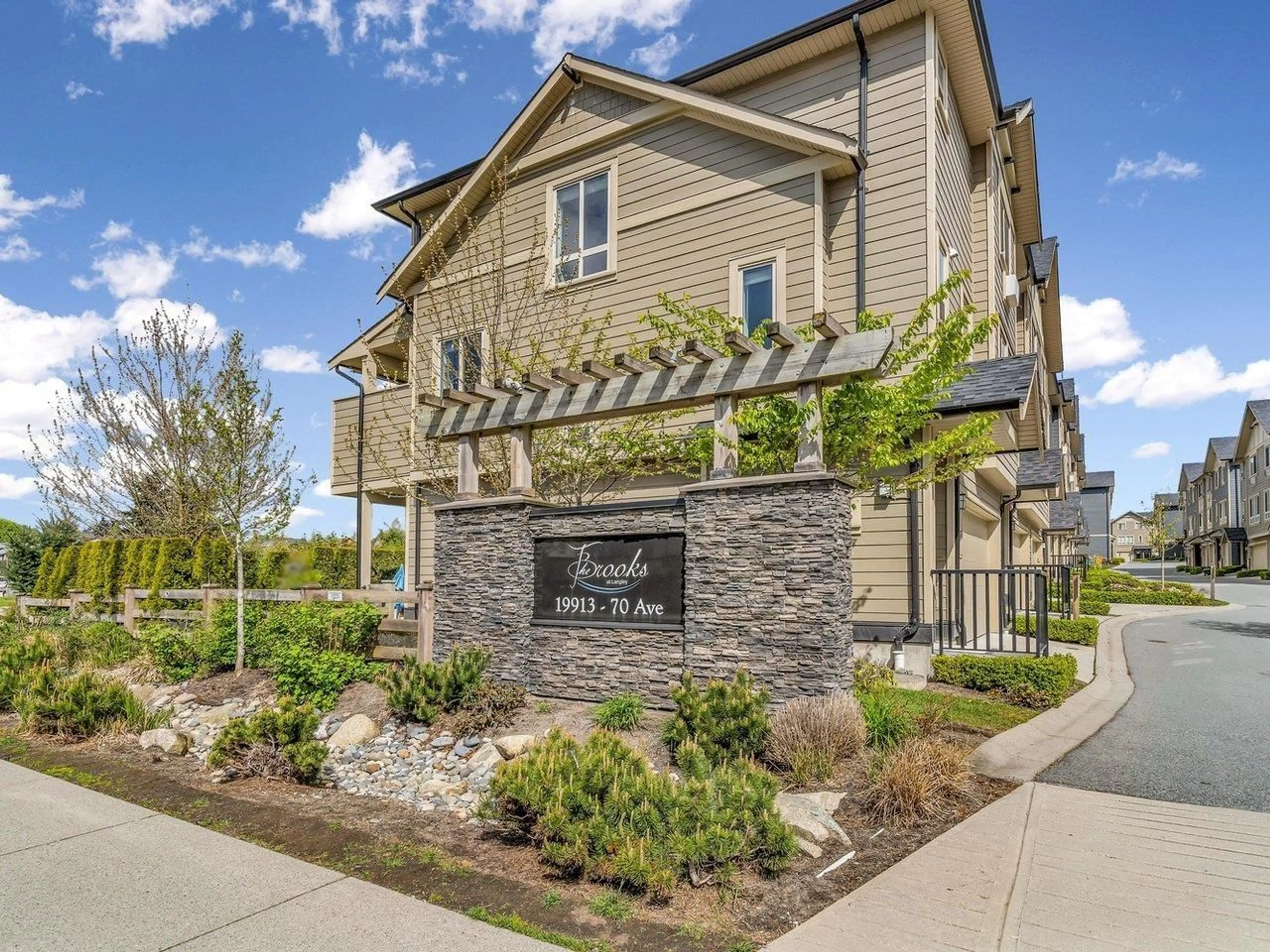 Unknown for 101 - 19913 70 AVENUE, Langley British Columbia V2Y0S9