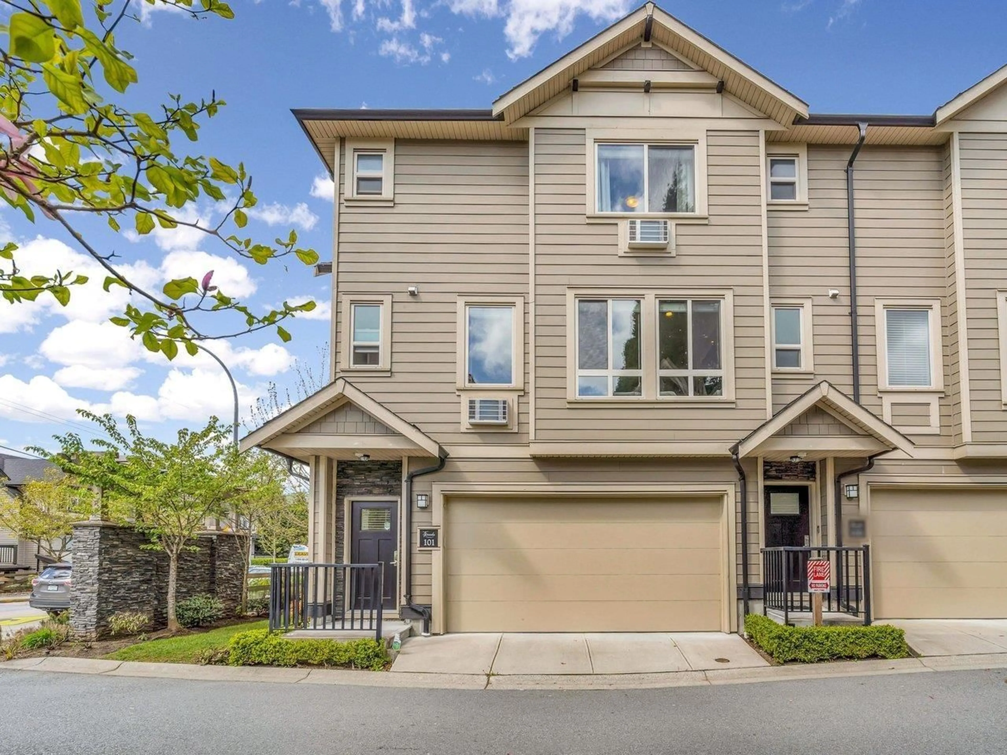 Unknown for 101 - 19913 70 AVENUE, Langley British Columbia V2Y0S9