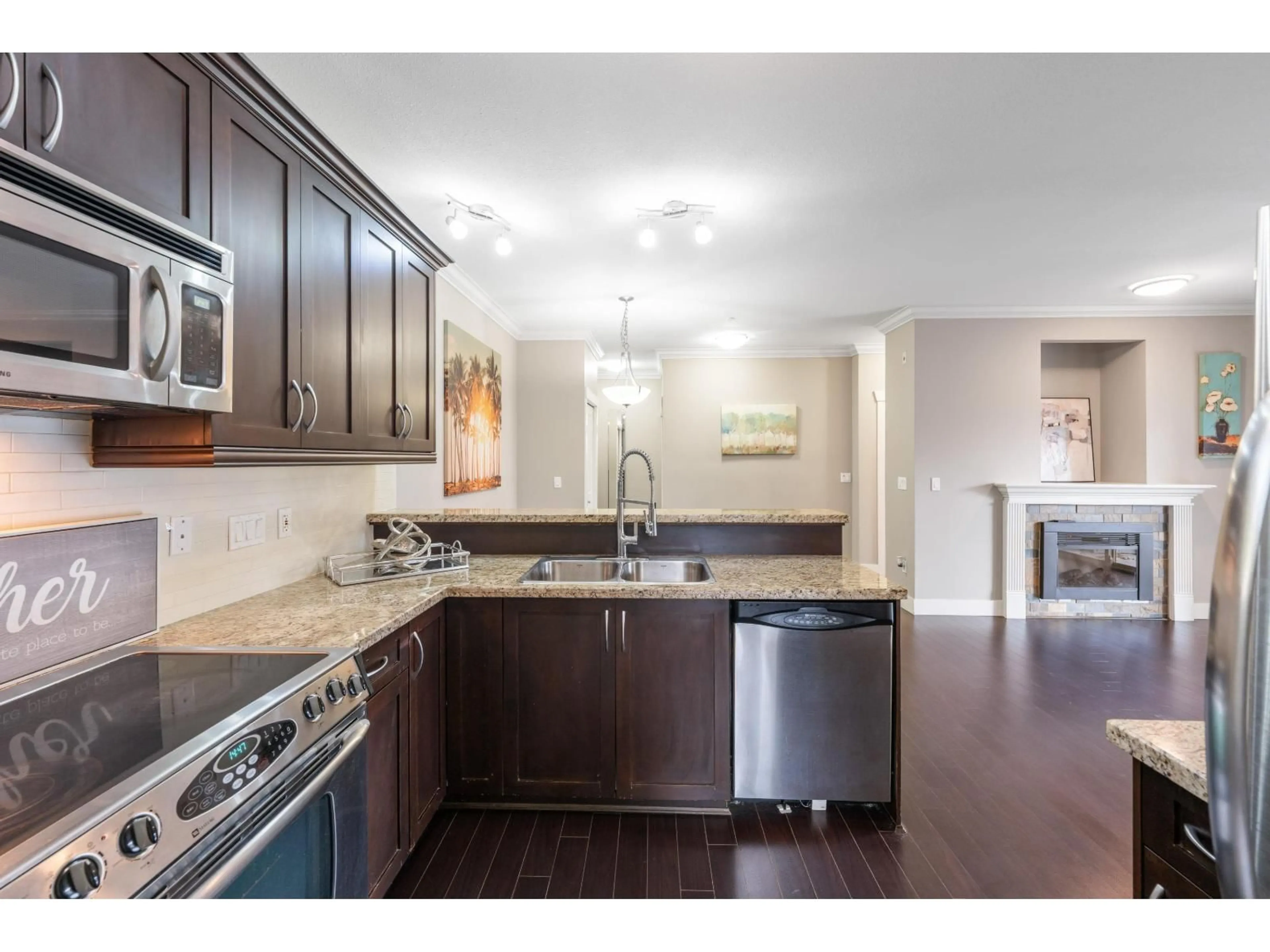 Open concept kitchen, unknown for 210 - 15368 17A, Surrey British Columbia V4A1V3