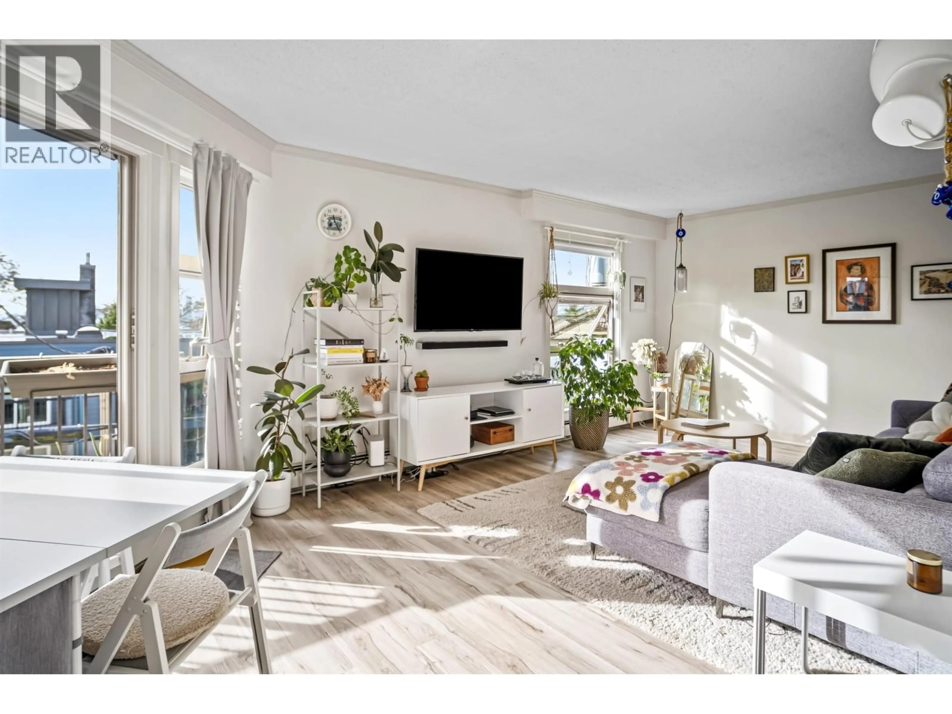 Living room with furniture, unknown for 205 - 235 W 4TH STREET, North Vancouver British Columbia V7M1H8