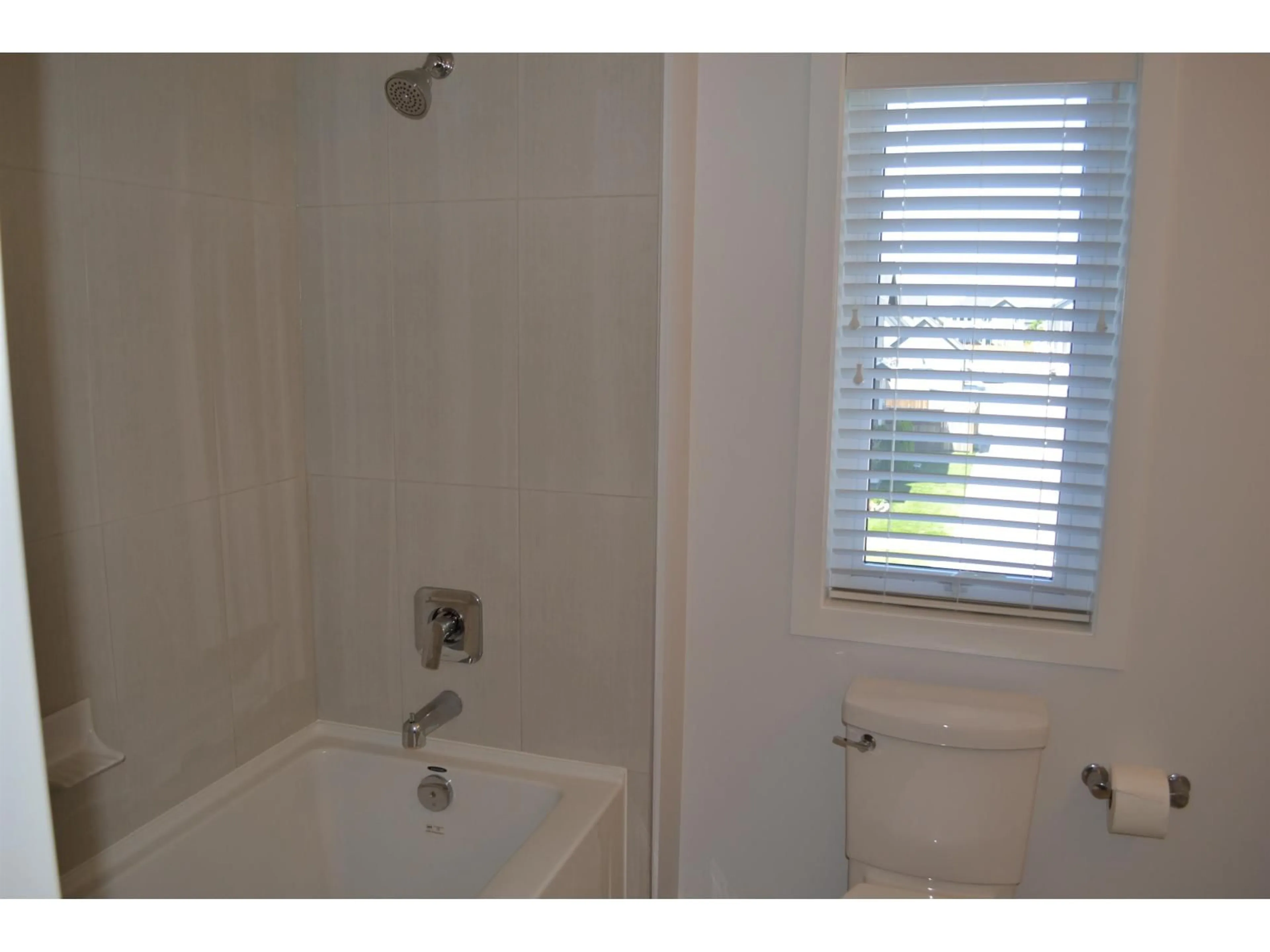 Standard bathroom, unknown for 2122 167, Surrey British Columbia V3Z9X9