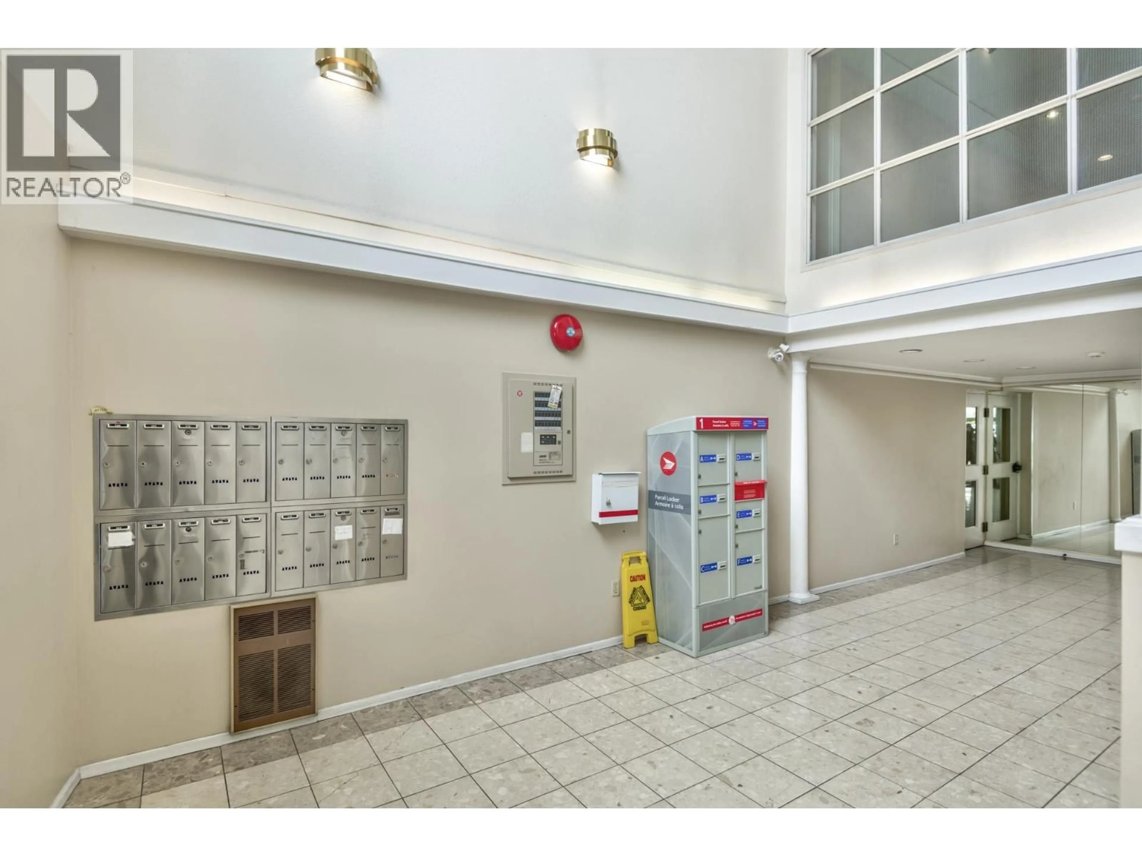 Indoor foyer for 7540 MINORU BOULEVARD, Richmond British Columbia V6Y1Z5