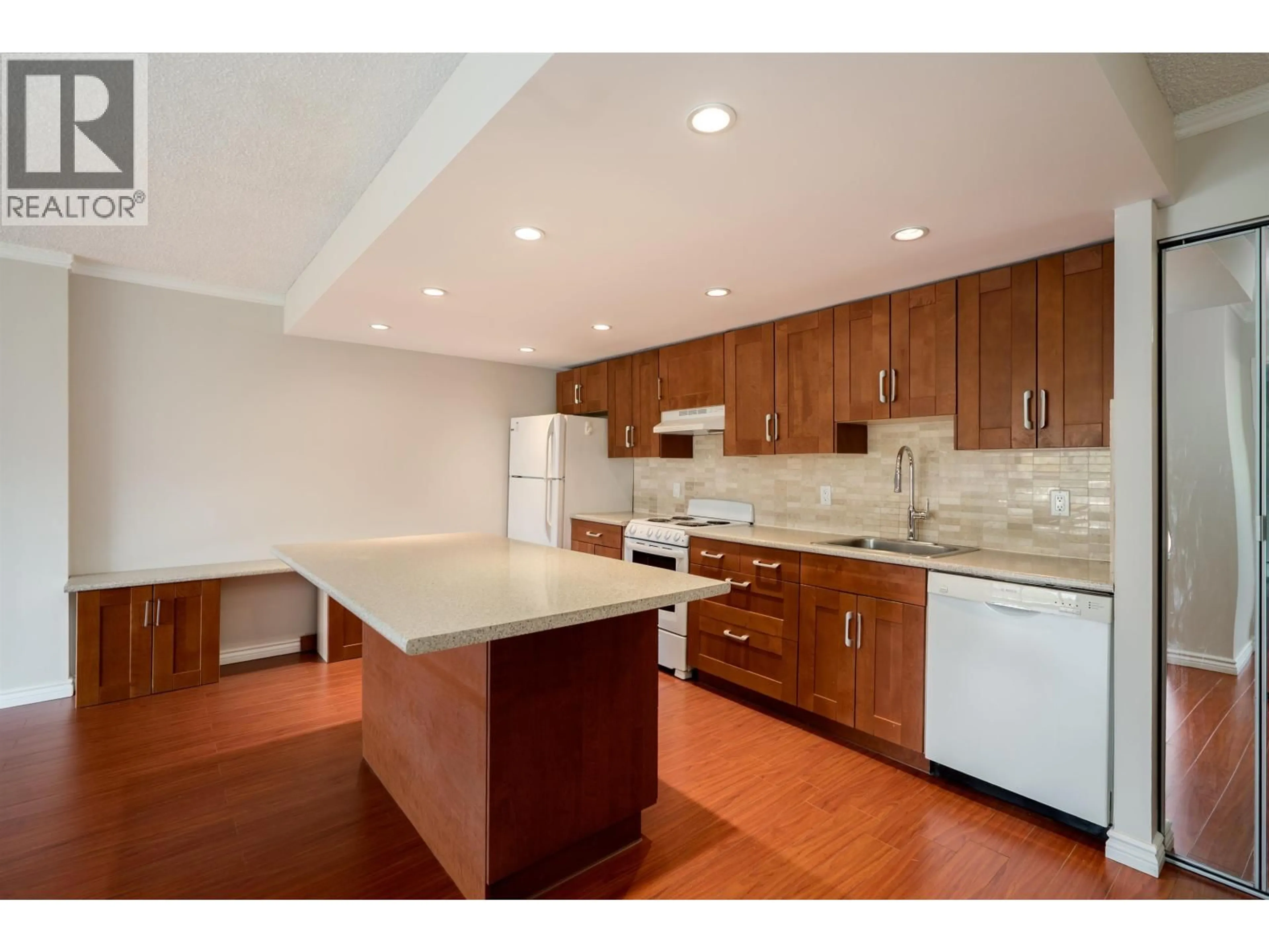 Open concept kitchen, unknown for 1319 - 2012 FULLERTON AVENUE, North Vancouver British Columbia V7P3E3