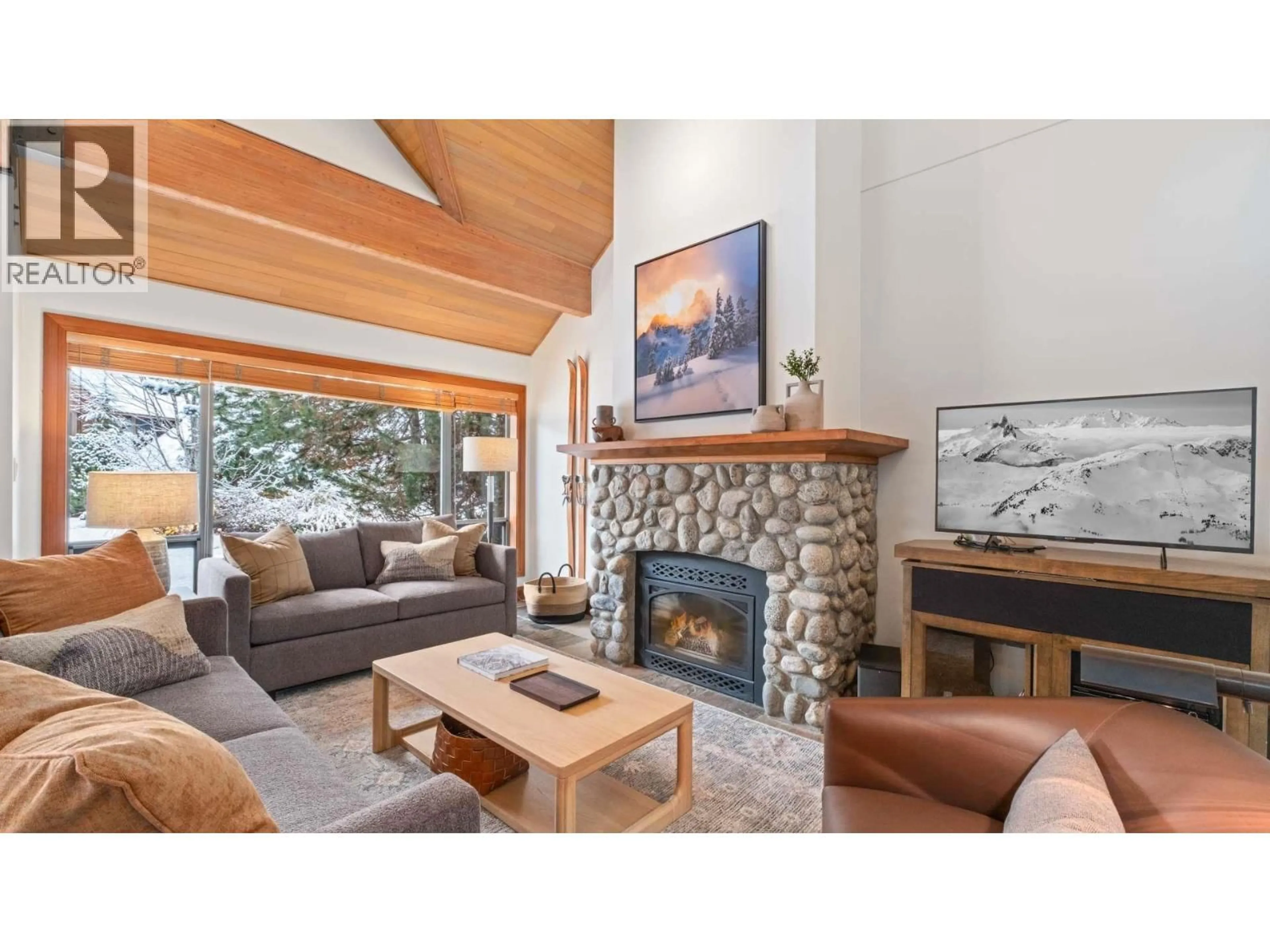 Living room with furniture, unknown for 4718B SETTEBELLO DRIVE, Whistler British Columbia V0N1B4