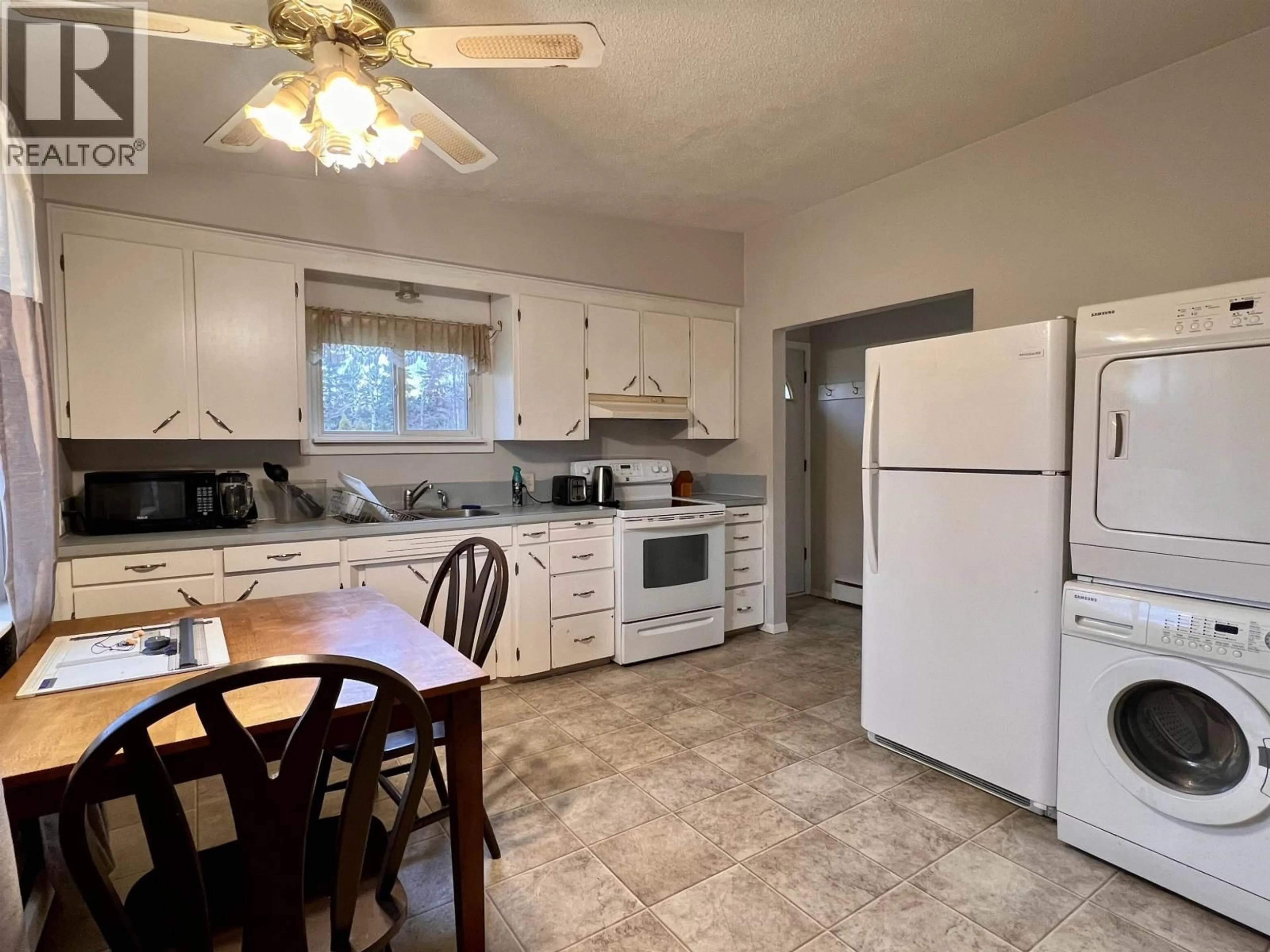 Standard kitchen, ceramic/tile floor for 2211 WALKER ROAD, Prince George British Columbia V2K1J3