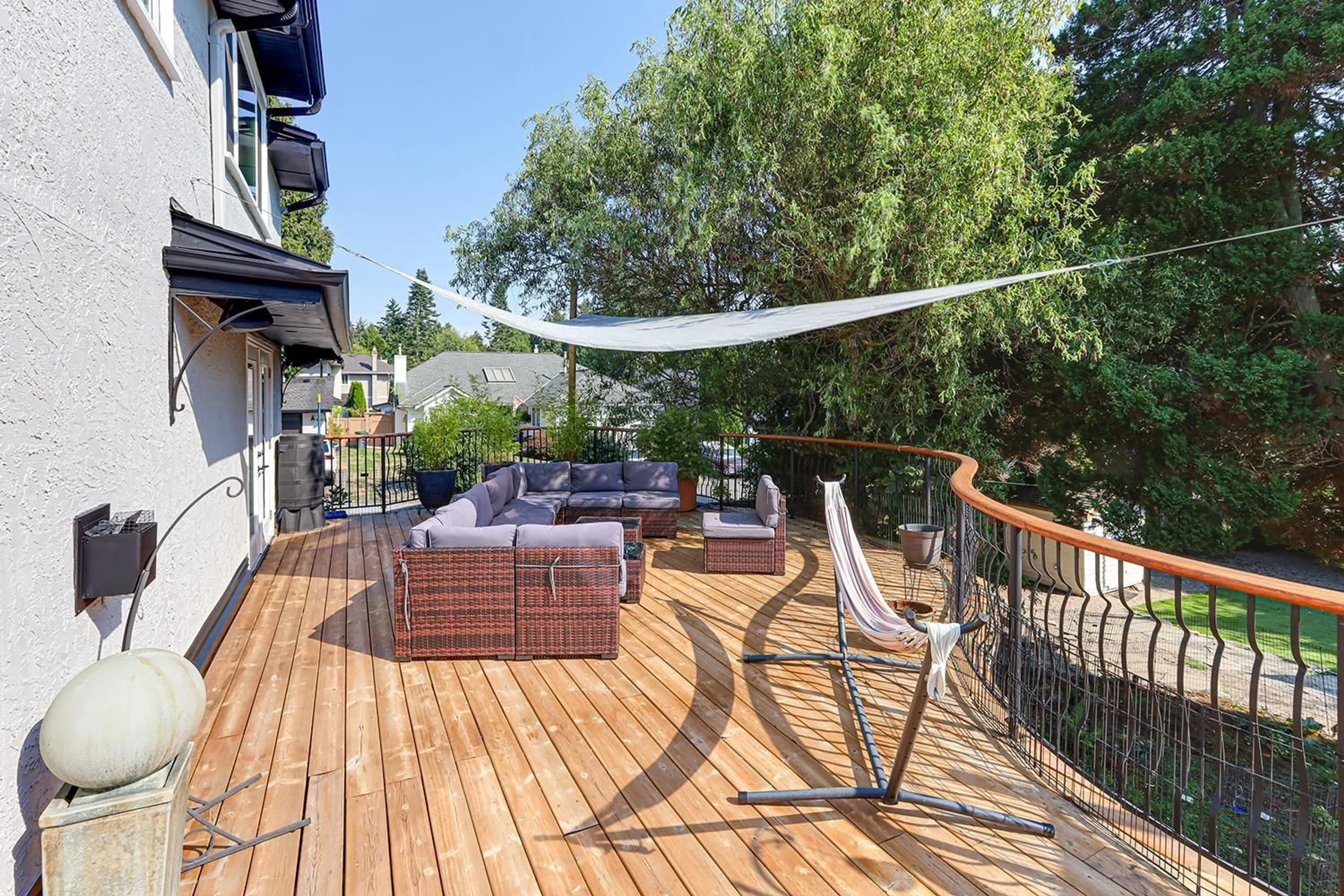 Patio, street for 16124 9, Surrey British Columbia V4A1A6