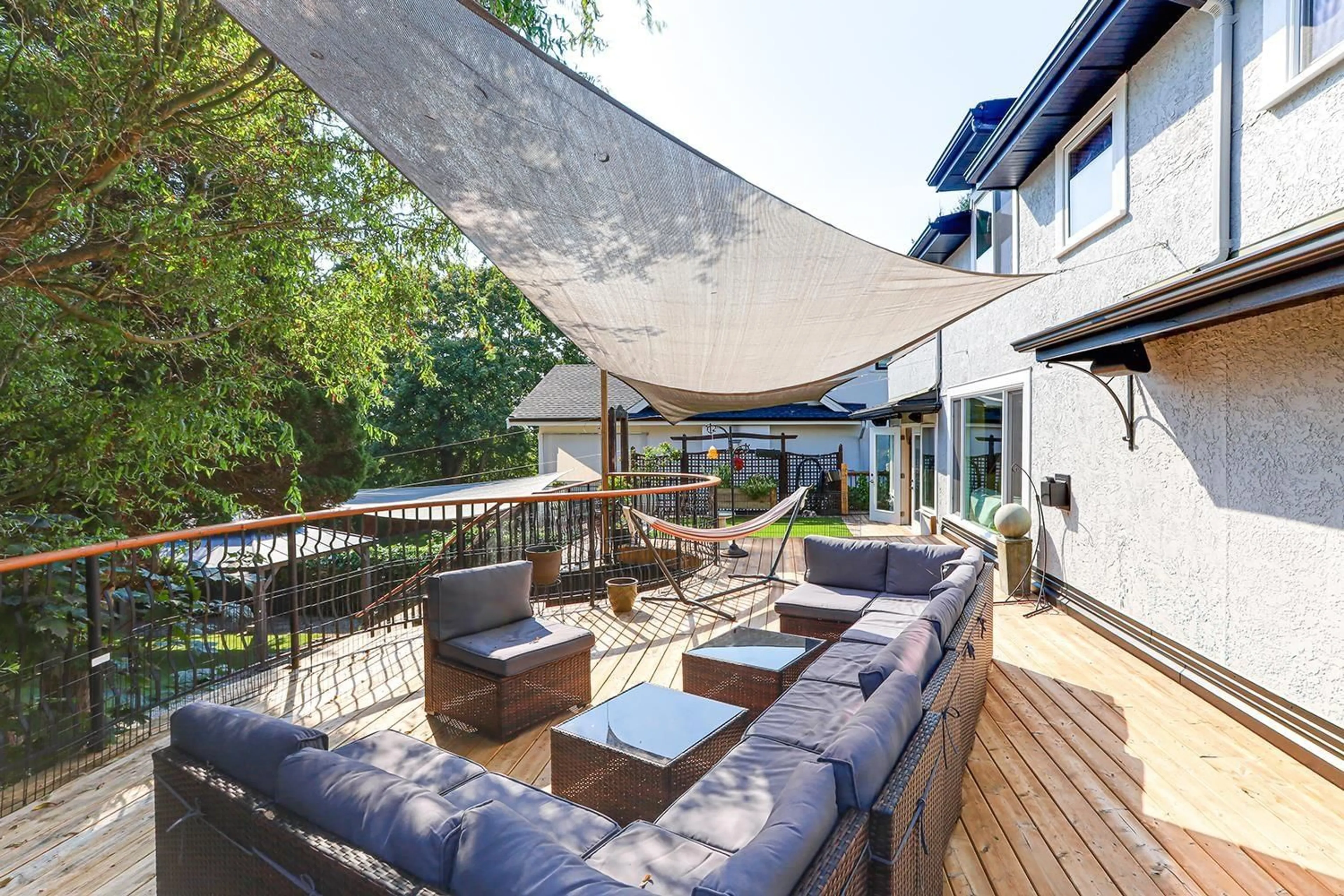 Patio, unknown for 16124 9, Surrey British Columbia V4A1A6