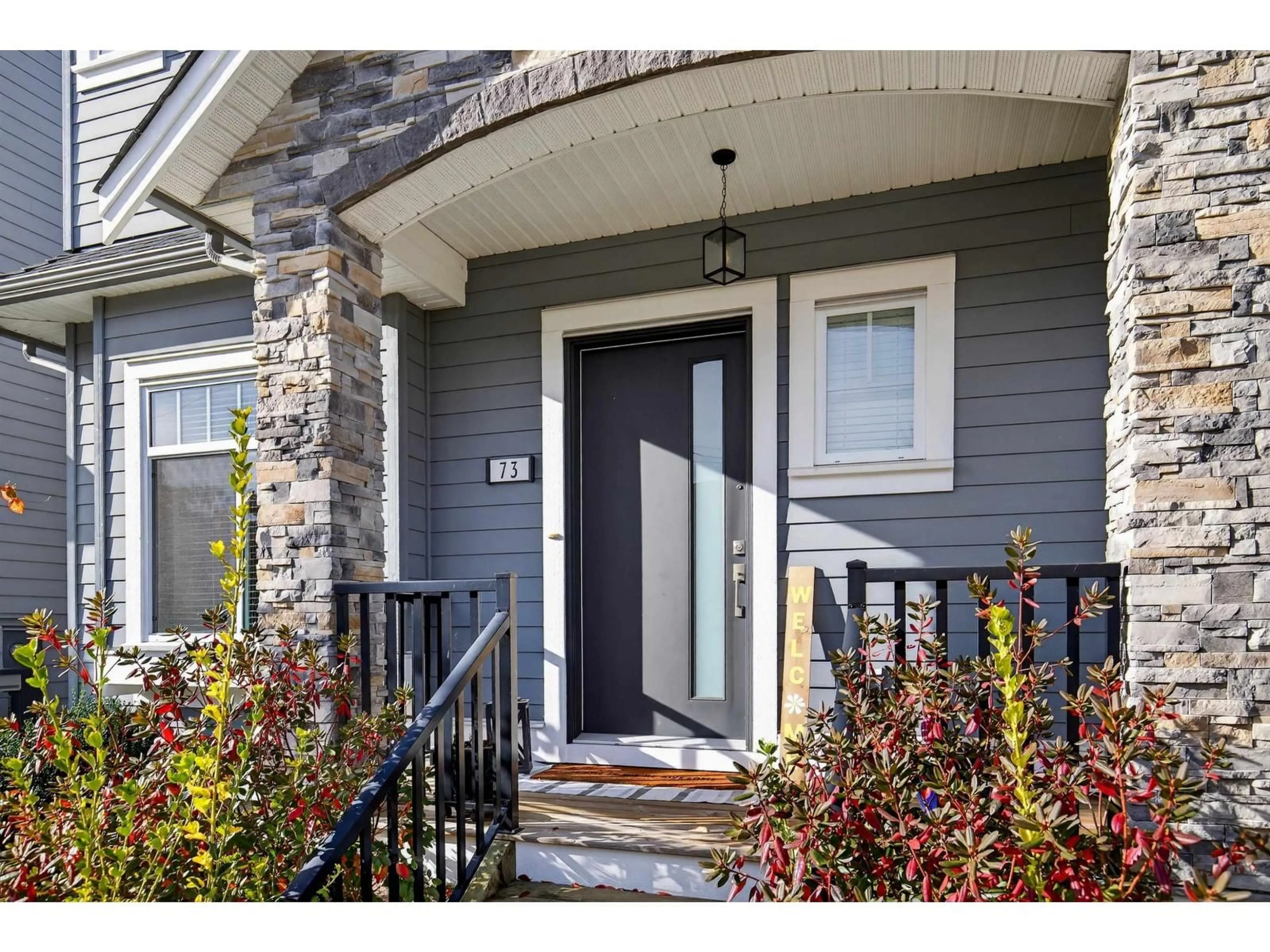 Indoor entryway for 73 172, Surrey British Columbia V3Z9R2