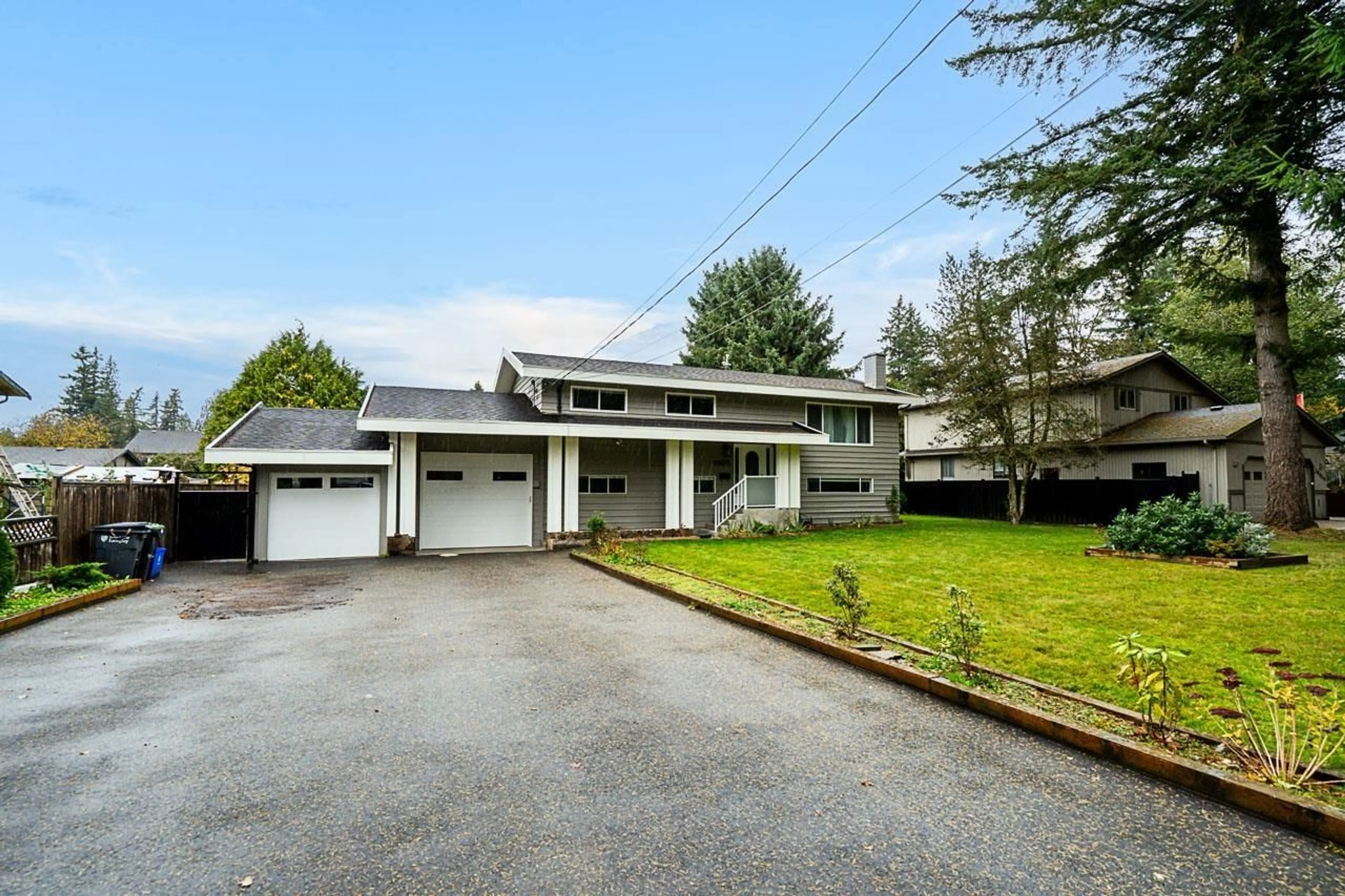 A pic from outside/outdoor area/front of a property/back of a property/a pic from drone, street for 20073 42, Langley British Columbia V3A3A6