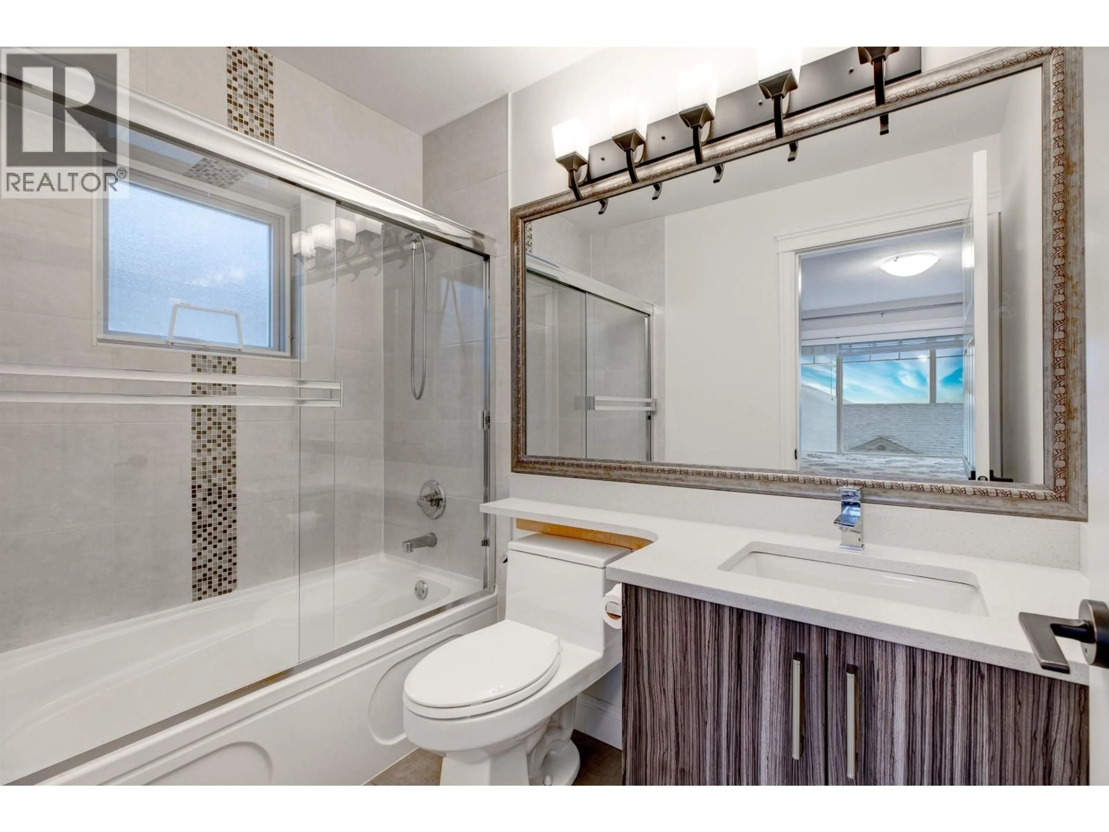 Standard bathroom, ceramic/tile floor for 13 - 9100 NO. 3 ROAD, Richmond British Columbia V7A1V9