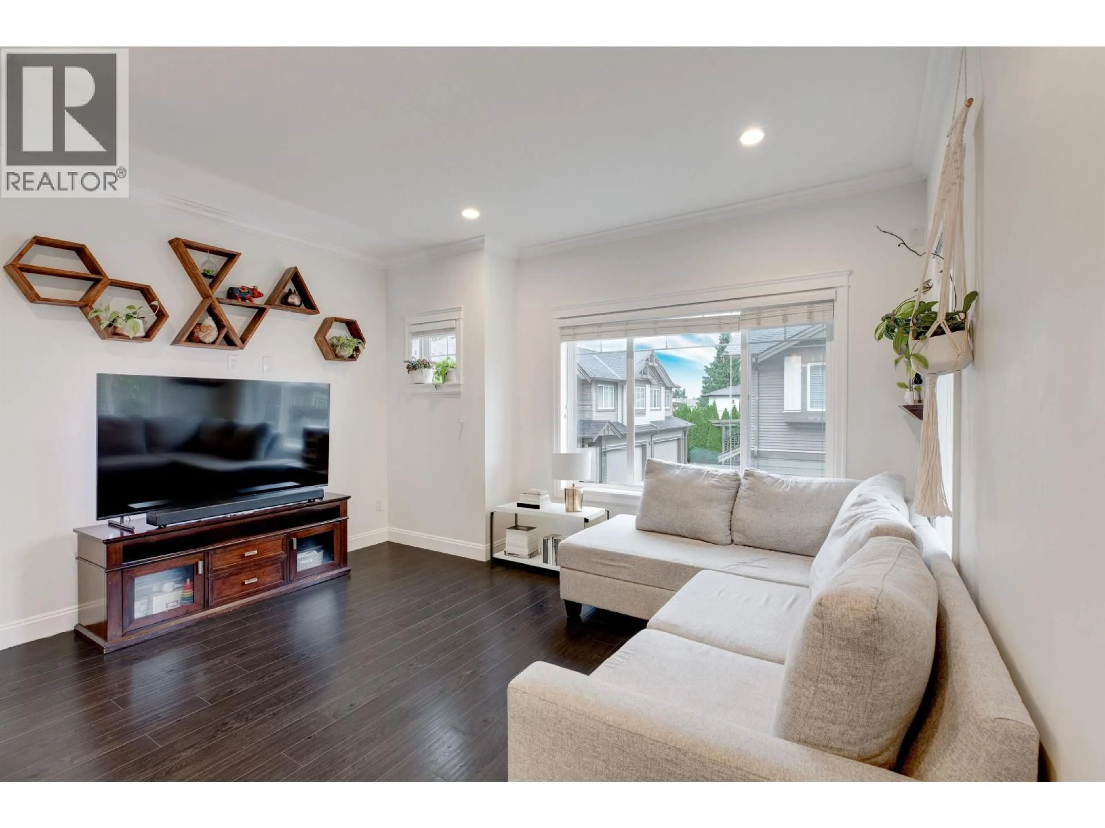 Living room with furniture, wood/laminate floor for 13 - 9100 NO. 3 ROAD, Richmond British Columbia V7A1V9