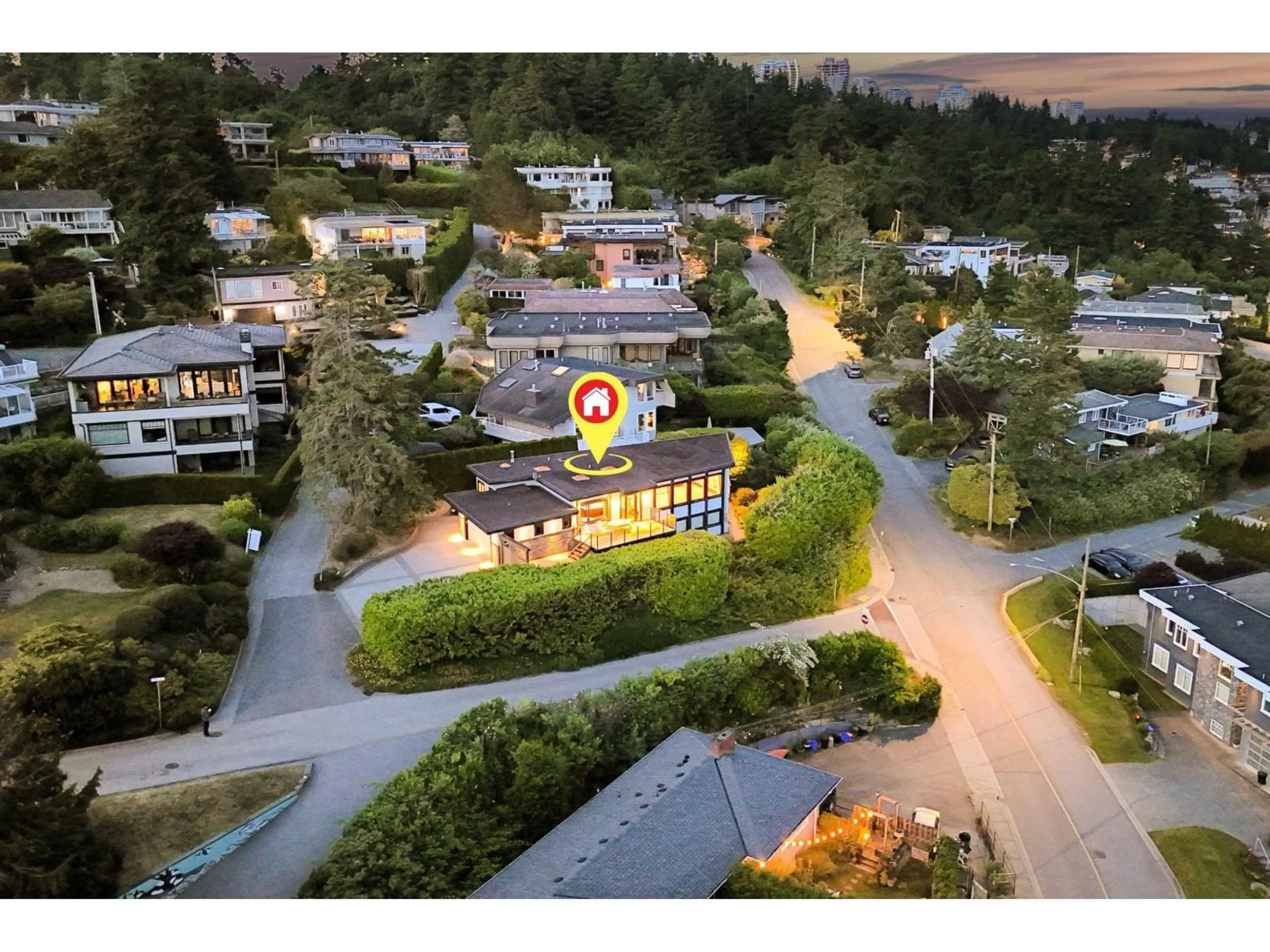 A pic from outside/outdoor area/front of a property/back of a property/a pic from drone, mountain view for 14424 SUNSET, White Rock British Columbia V2Y0M2