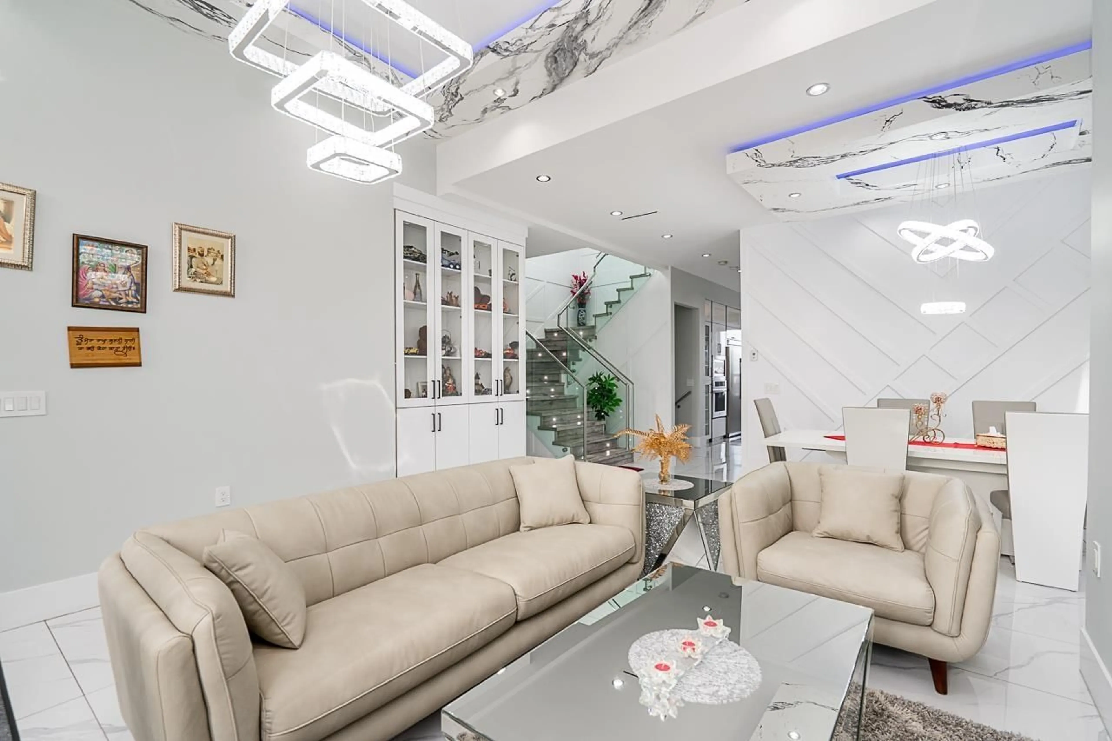 Living room with furniture, unknown for 14271 GROSVENOR, Surrey British Columbia V3R5H2