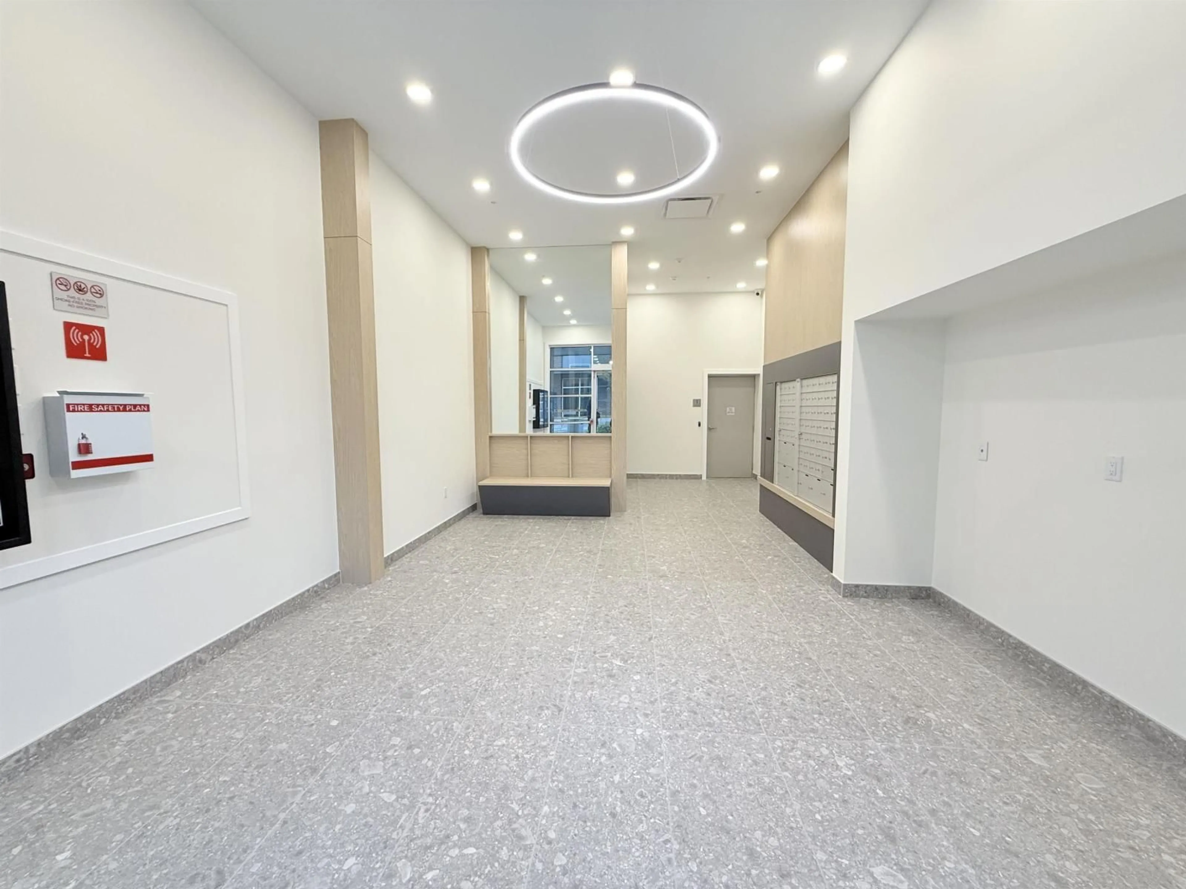 Indoor foyer for 301 - 27215 ALDERGROVE TOWN CENTRE, Langley British Columbia V4W0E3