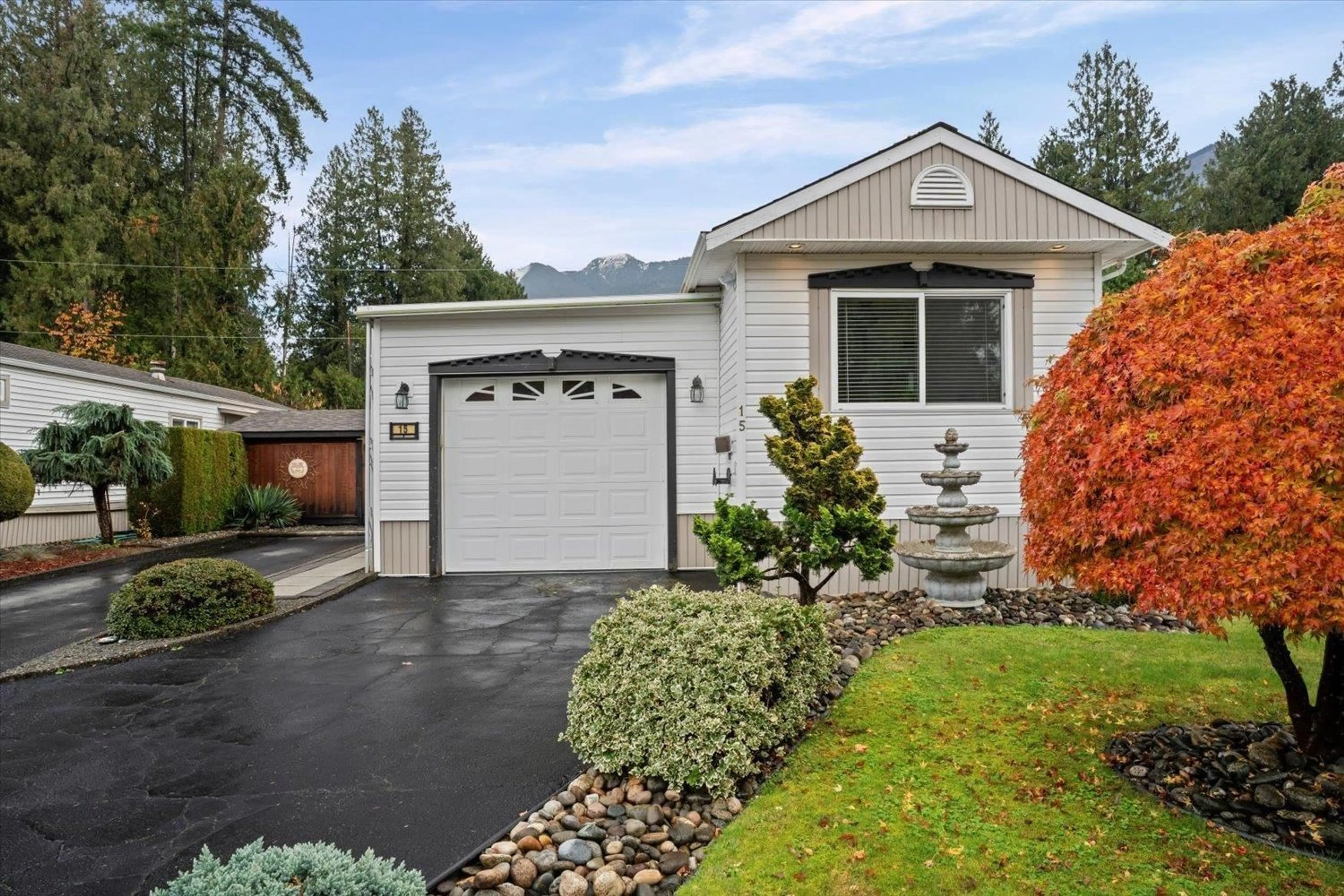 Home with vinyl exterior material, street for 15 - 52324 YALE ROAD, Rosedale British Columbia V0X1X1