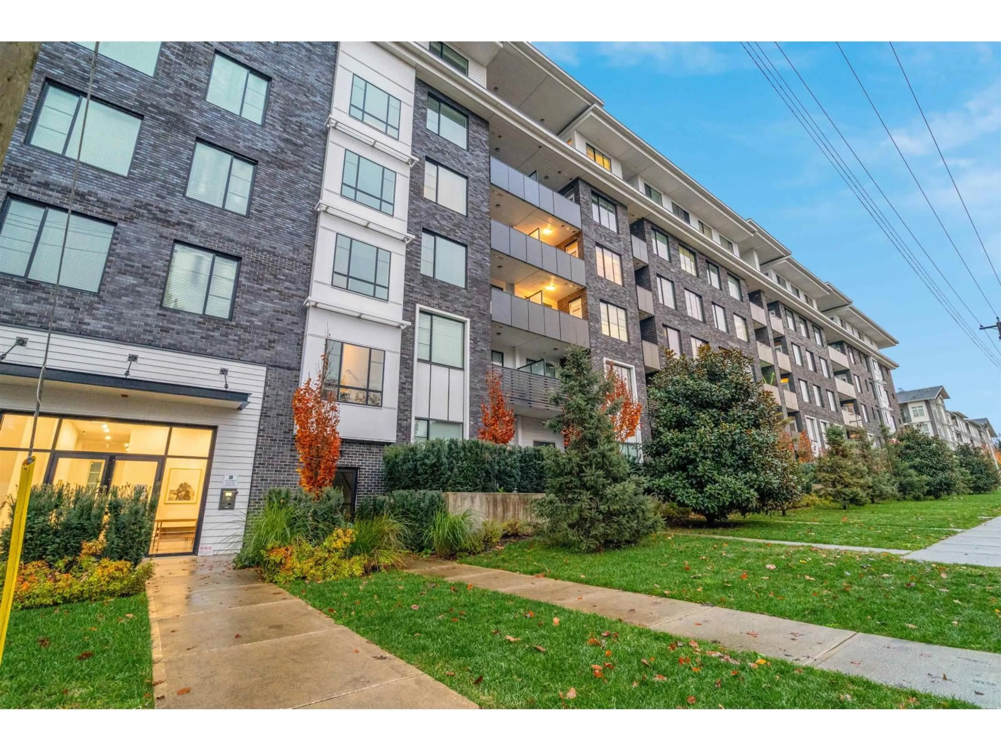 Patio, unknown for 407 - 13623 81A AVENUE, Surrey British Columbia V3W3N7