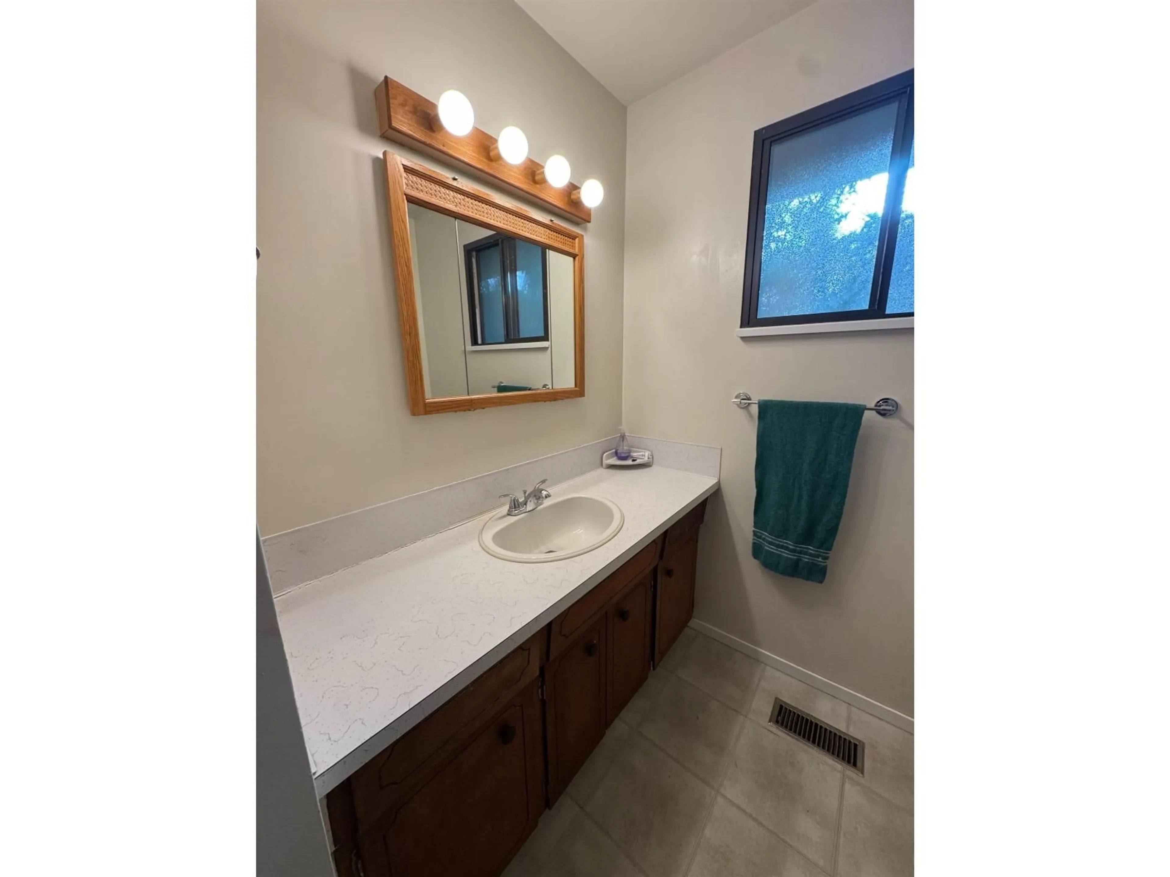 Standard bathroom, ceramic/tile floor for 26978 28B, Langley British Columbia V4W3A5