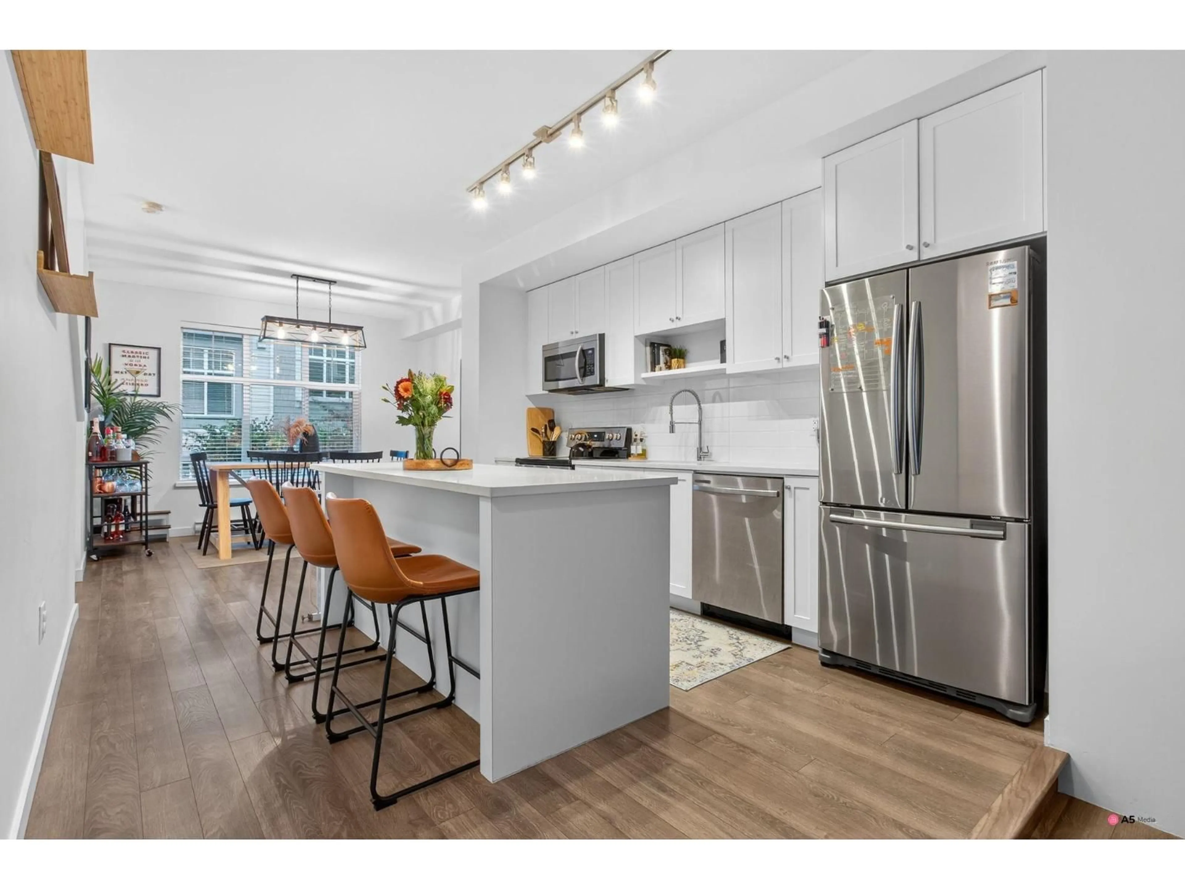 Open concept kitchen, wood/laminate floor for 123 - 8168 136A, Surrey British Columbia V3W2Z6