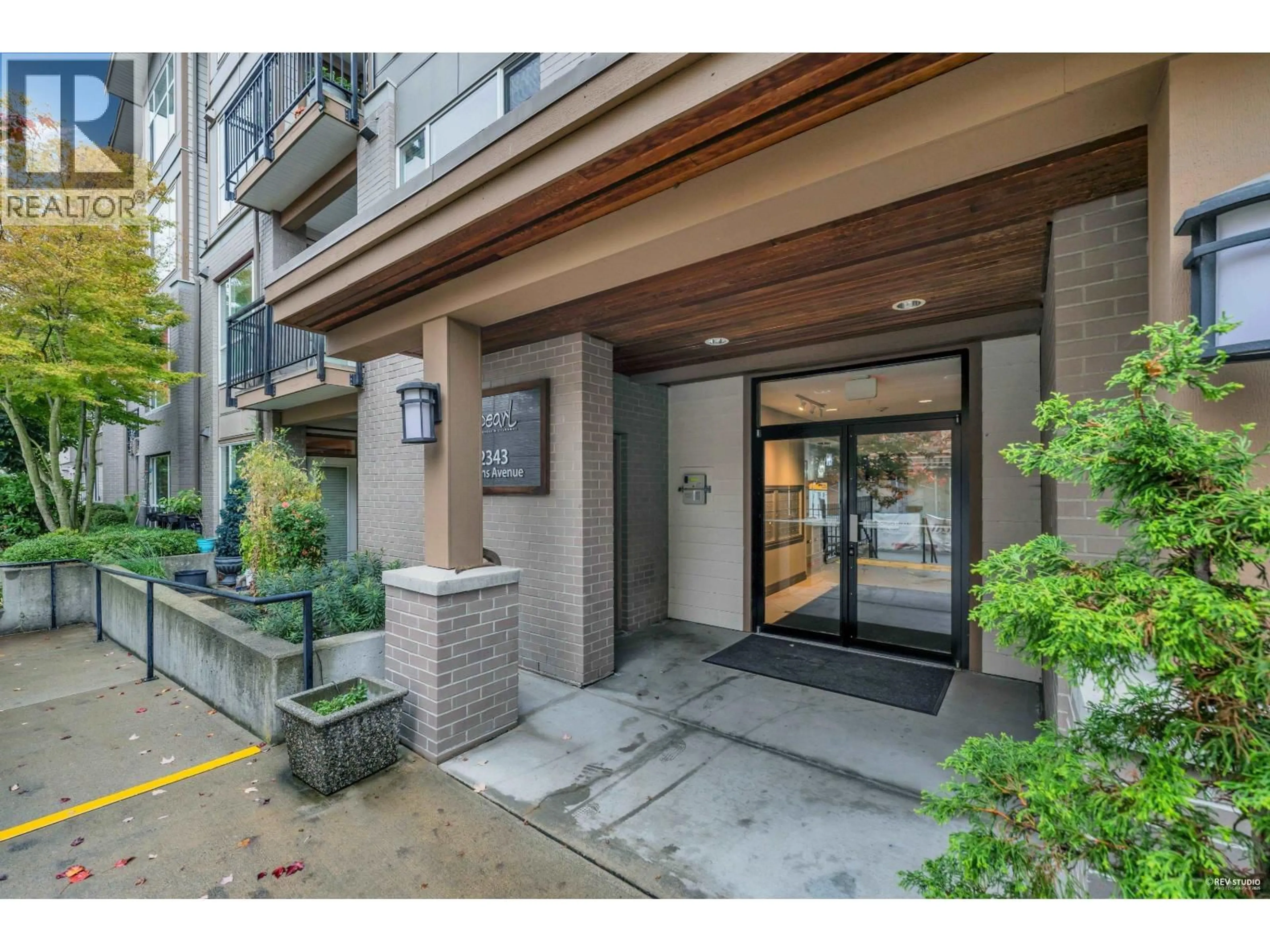 Indoor entryway for 404 - 2343 ATKINS AVENUE, Port Coquitlam British Columbia V3C1Y7