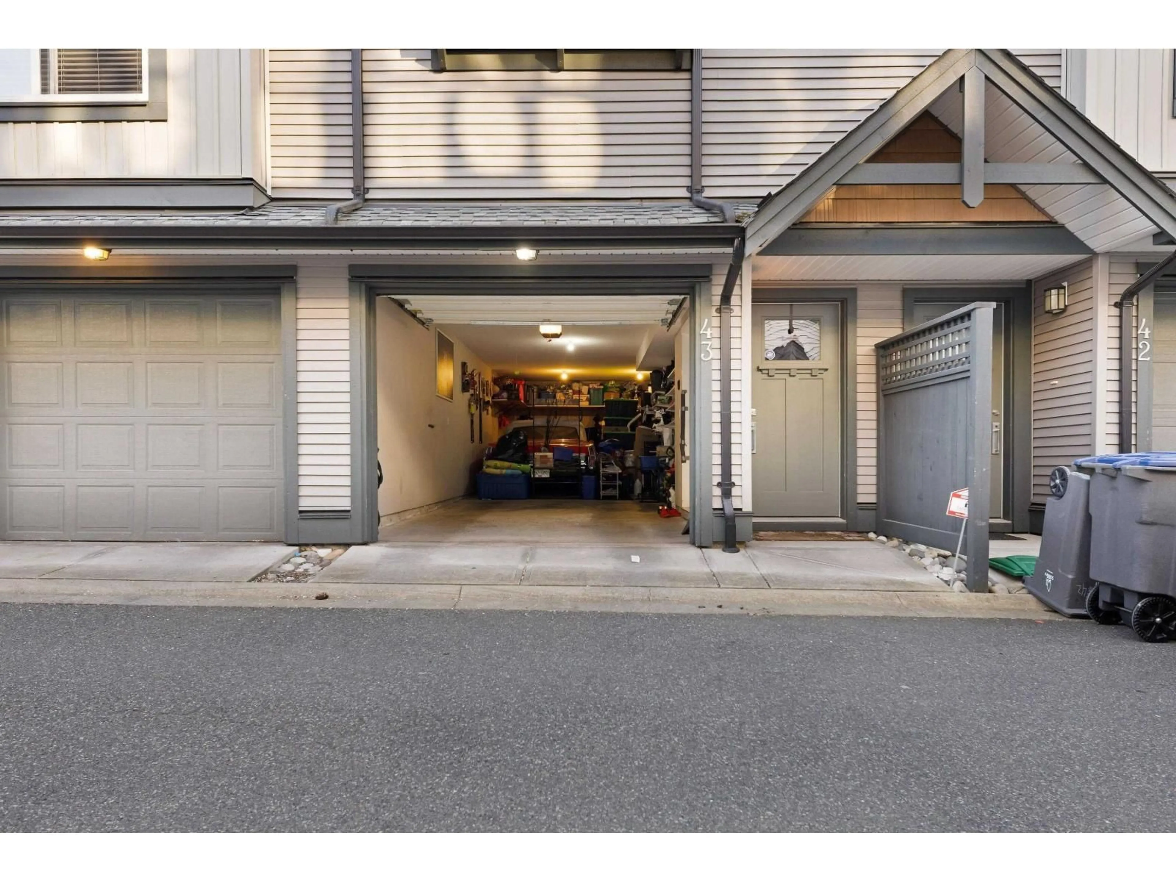 Indoor garage for 43 - 6123 138, Surrey British Columbia V3X1E8