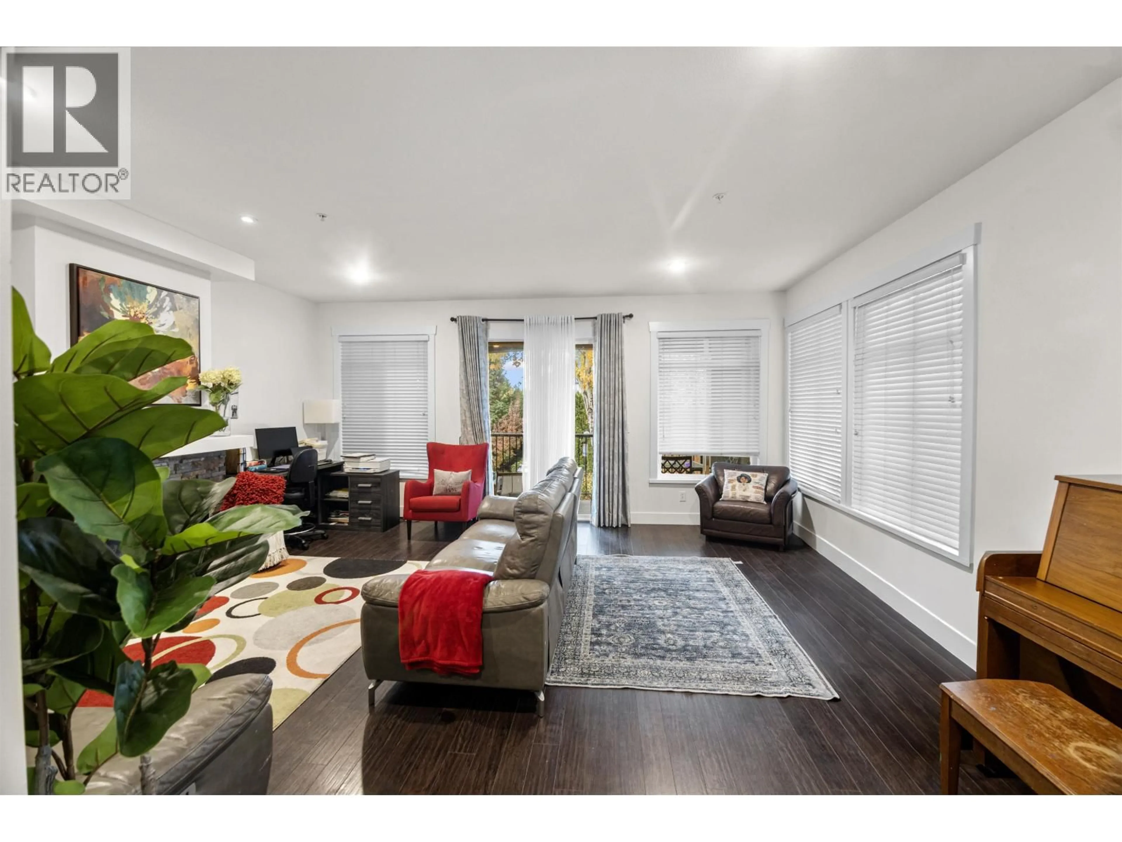 Living room with furniture, wood/laminate floor for 35 - 22865 TELOSKY AVENUE, Maple Ridge British Columbia V2X2T7