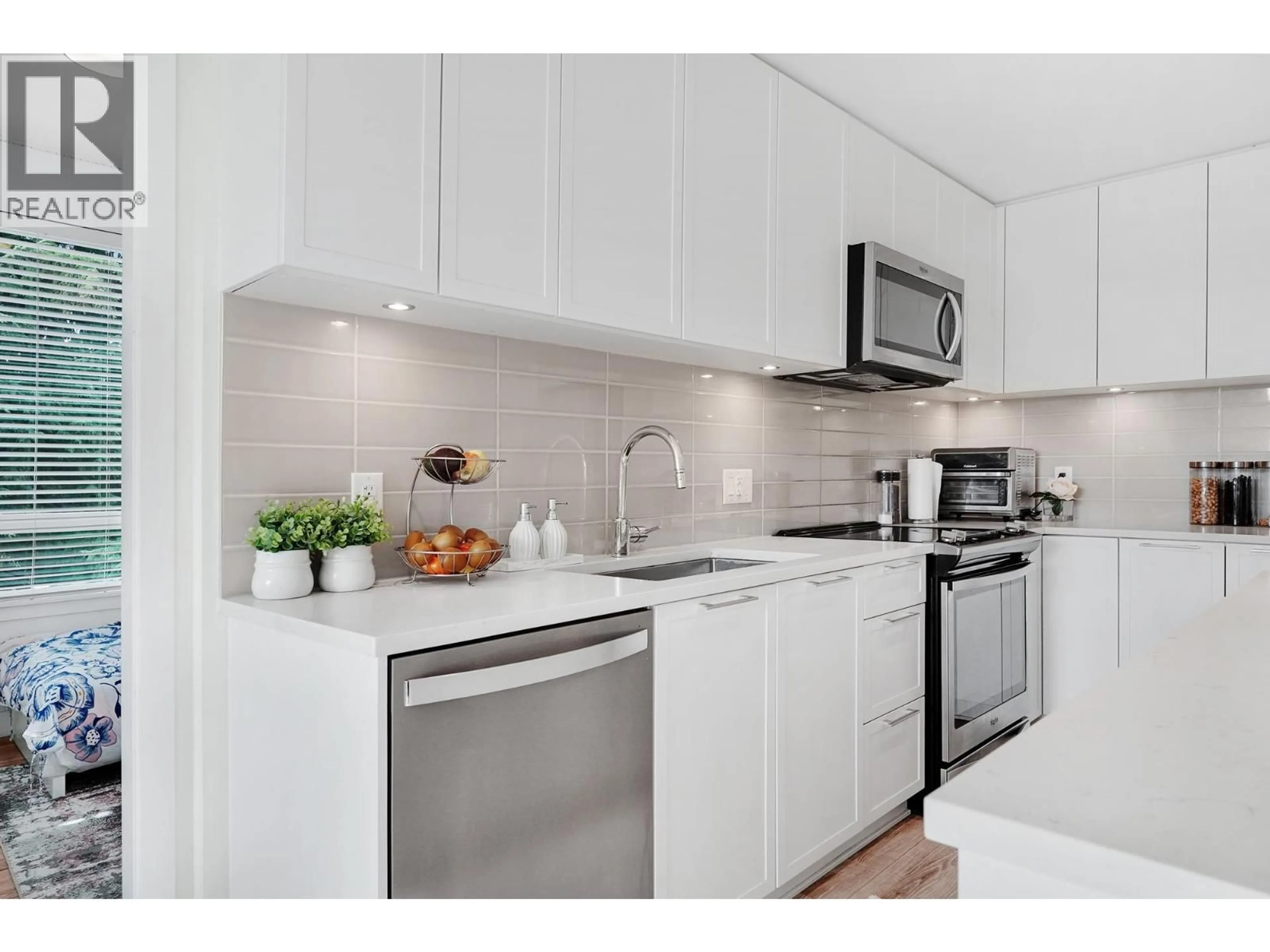 Standard kitchen, unknown for 316 - 2382 ATKINS AVENUE, Port Coquitlam British Columbia V3C0G7