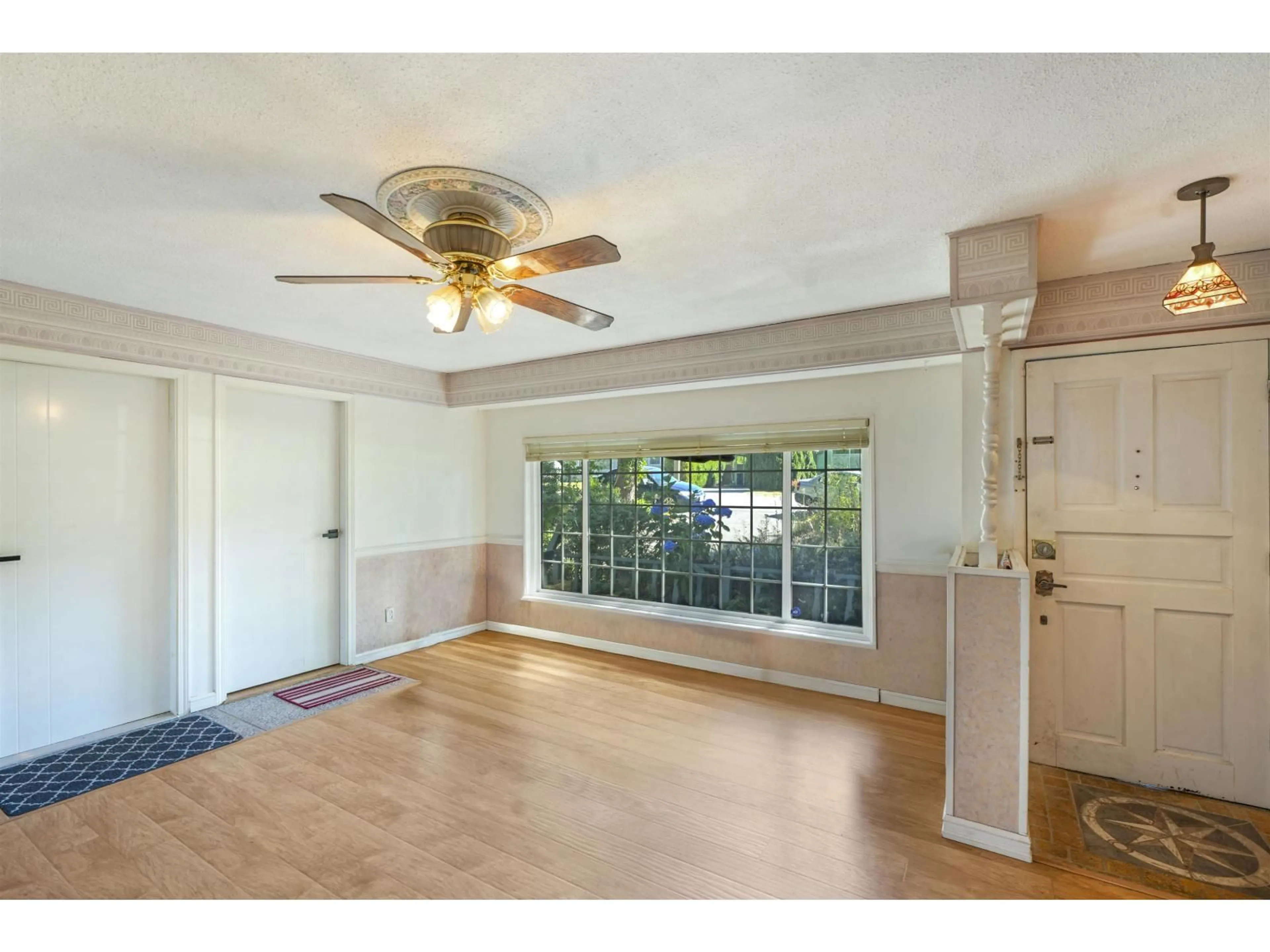 Unknown for 14957 KEW DR, Surrey British Columbia V3R4Y1