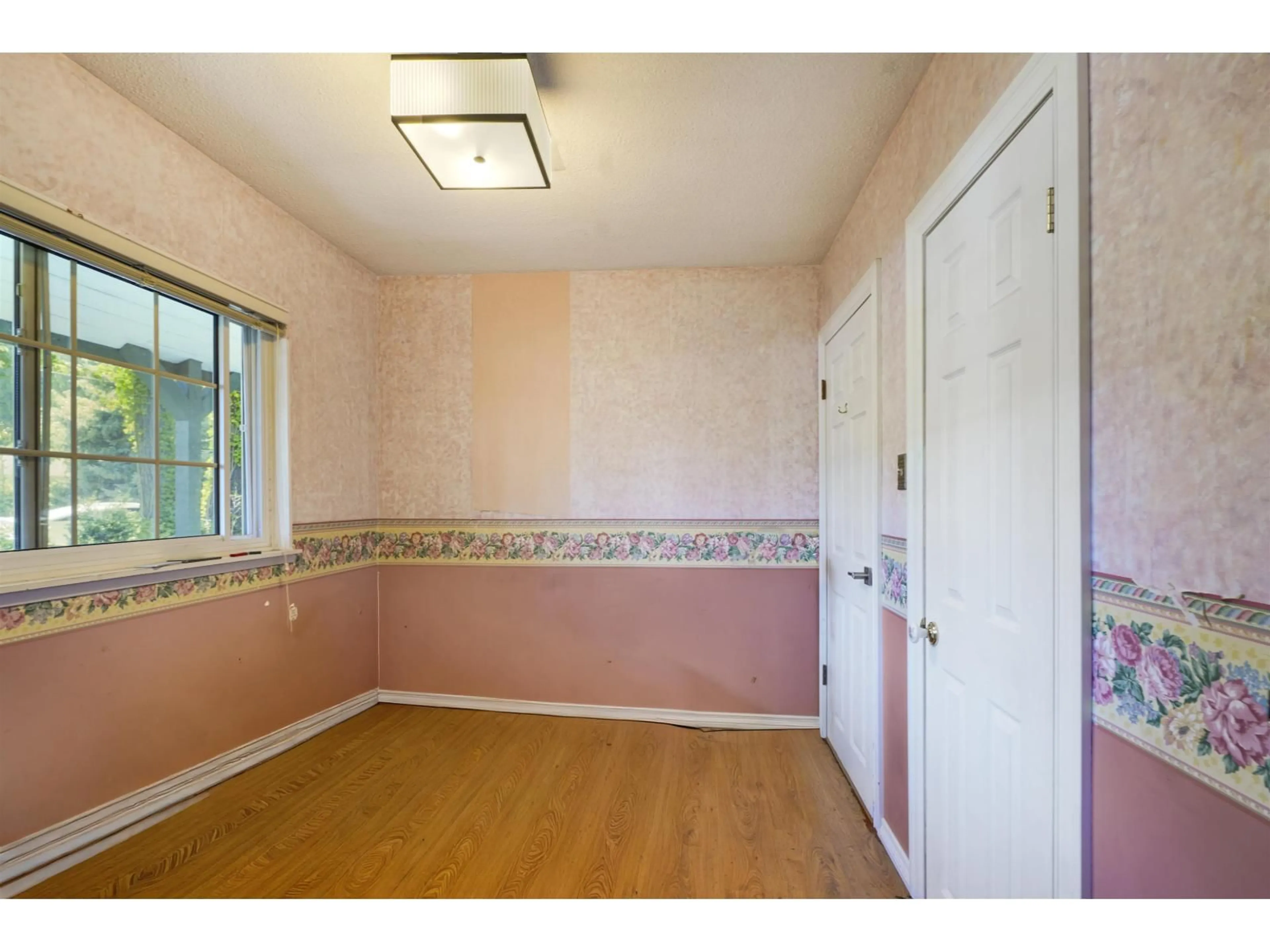 Unknown for 14957 KEW DR, Surrey British Columbia V3R4Y1