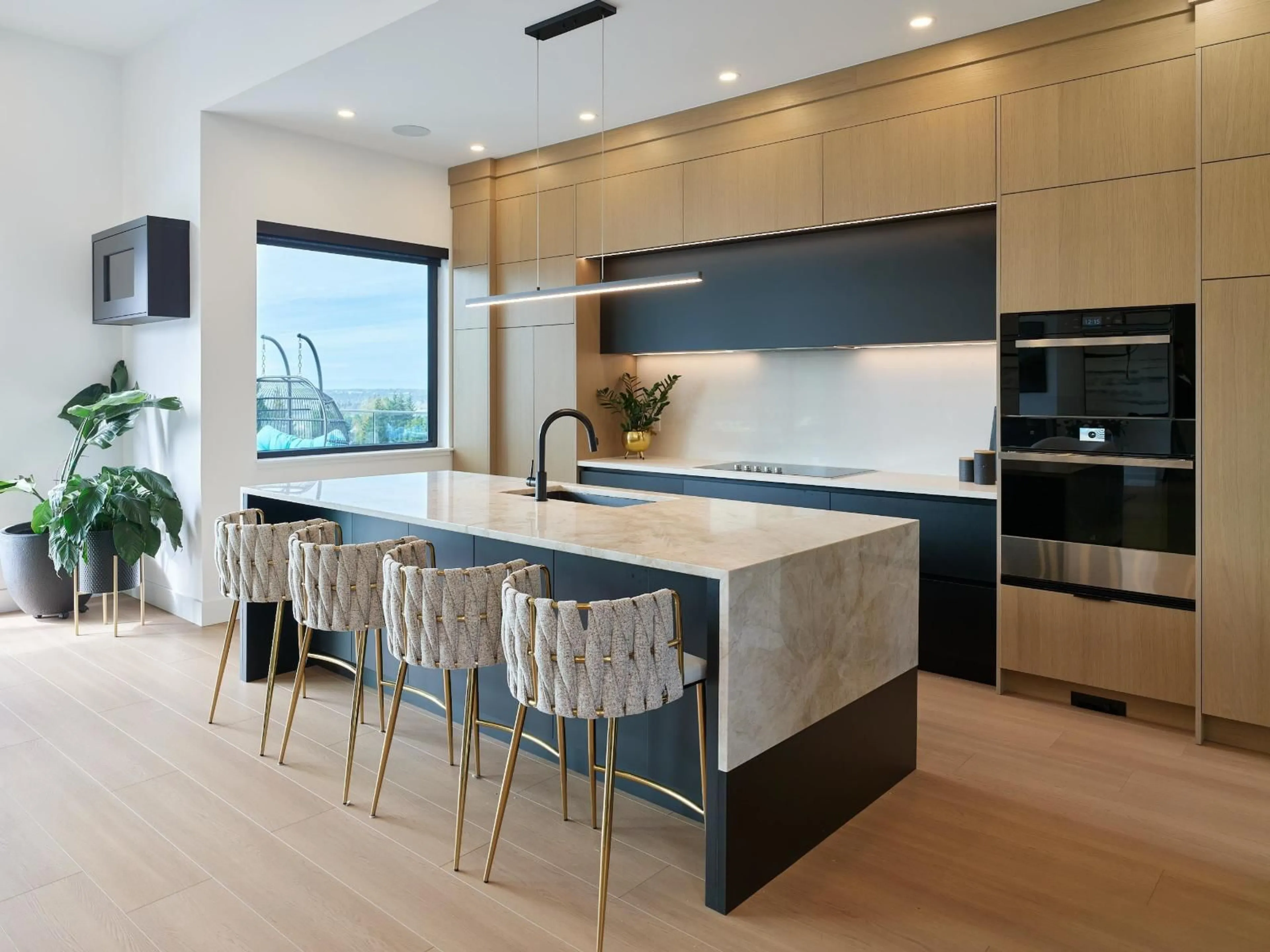 Contemporary kitchen, unknown for 8102 WILTSHIRE, Delta British Columbia V4C6T2