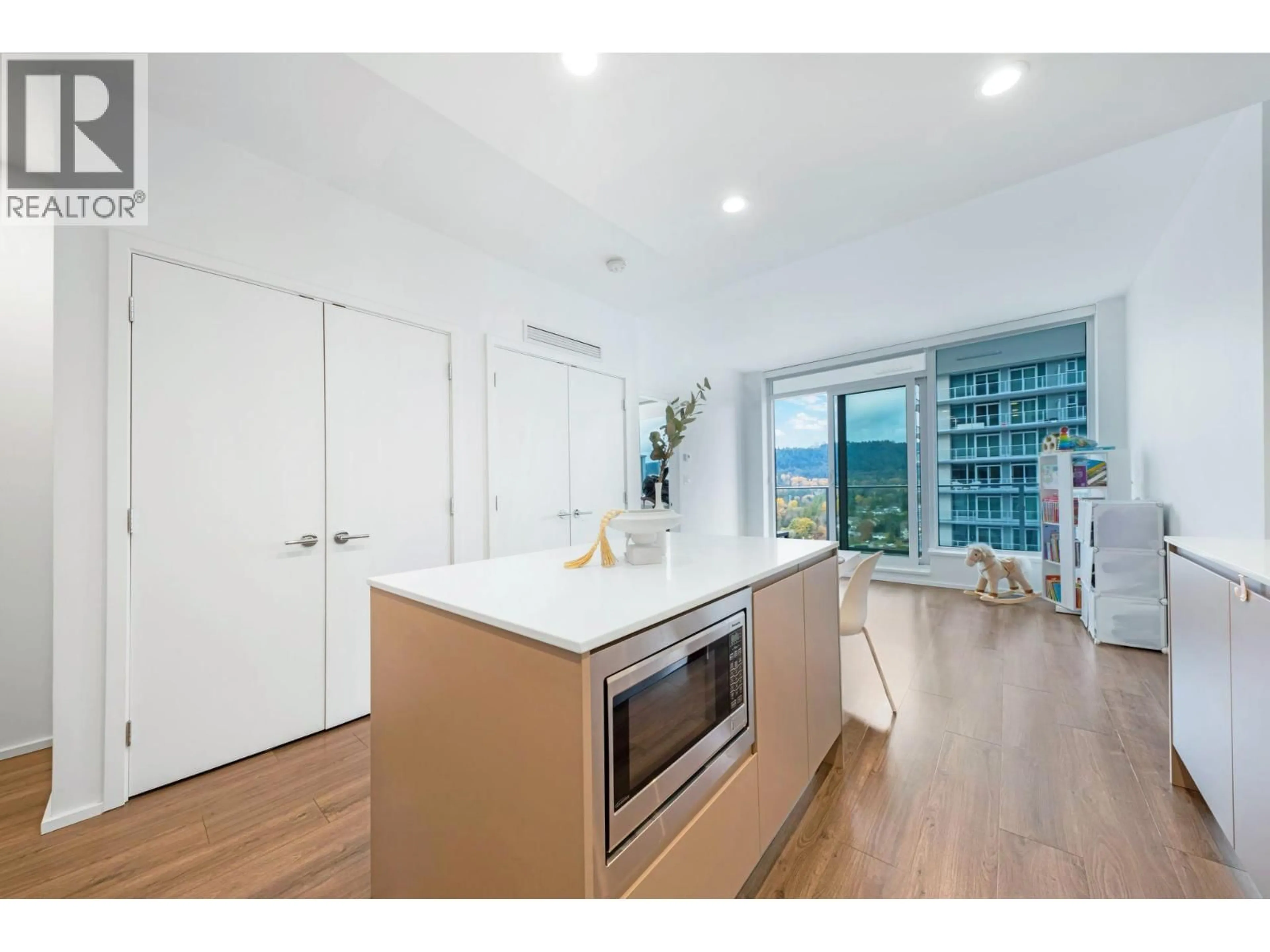 Open concept kitchen, unknown for 1811 - 3833 EVERGREEN PLACE, Burnaby British Columbia V3J0M2