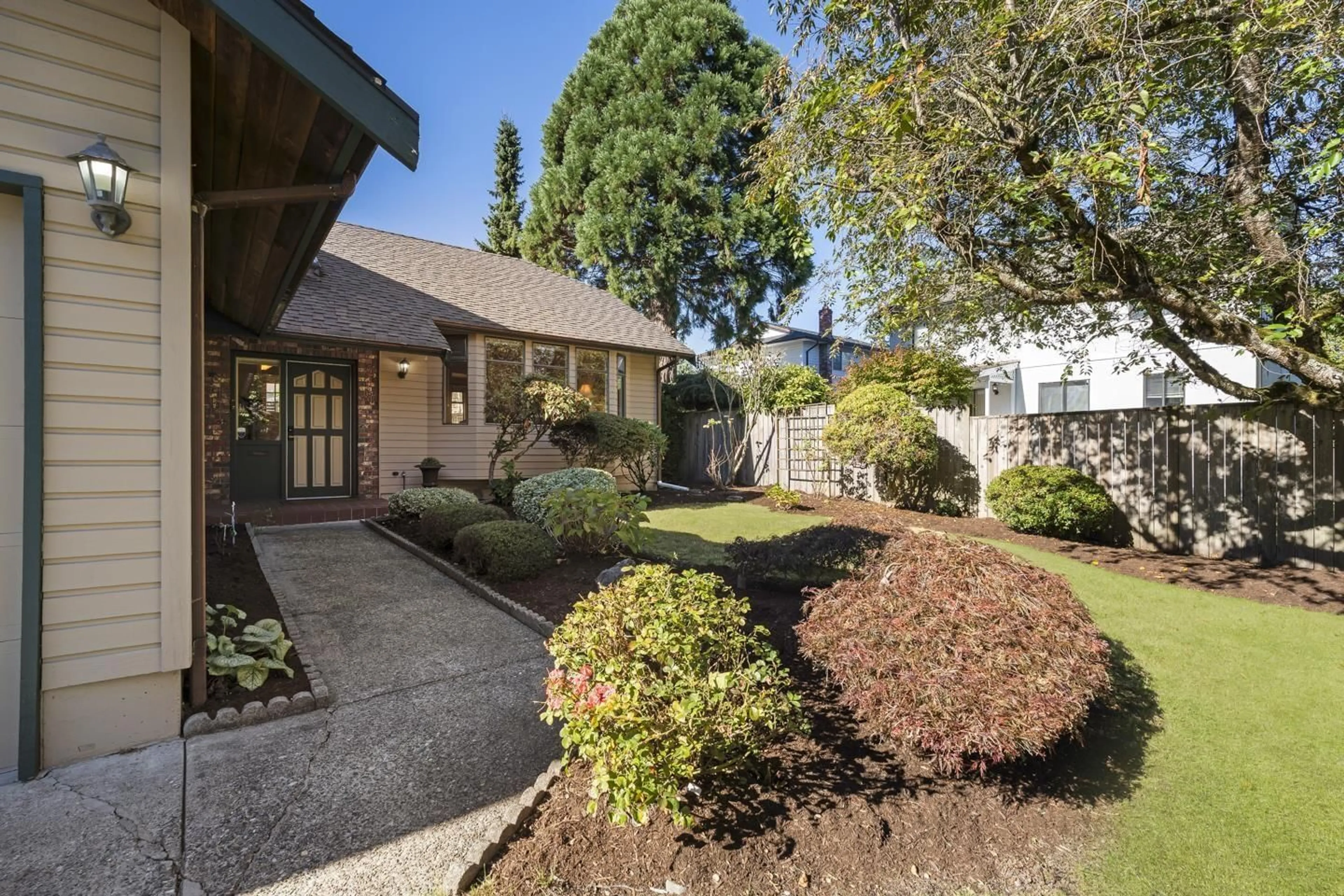 Patio, street for 10057 157, Surrey British Columbia V4N2R9