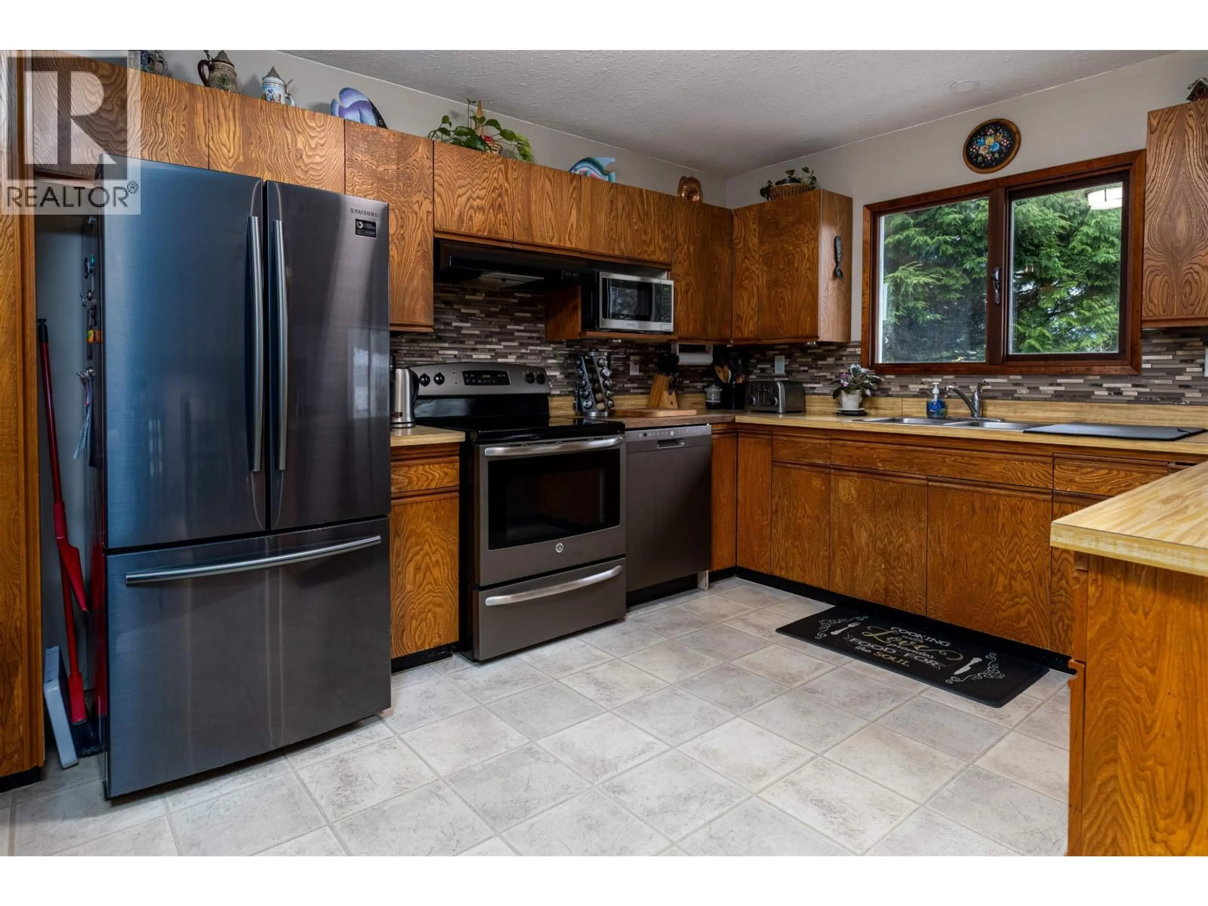 Standard kitchen, ceramic/tile floor for 3688 WALNUT DRIVE, Terrace British Columbia V8G5G2