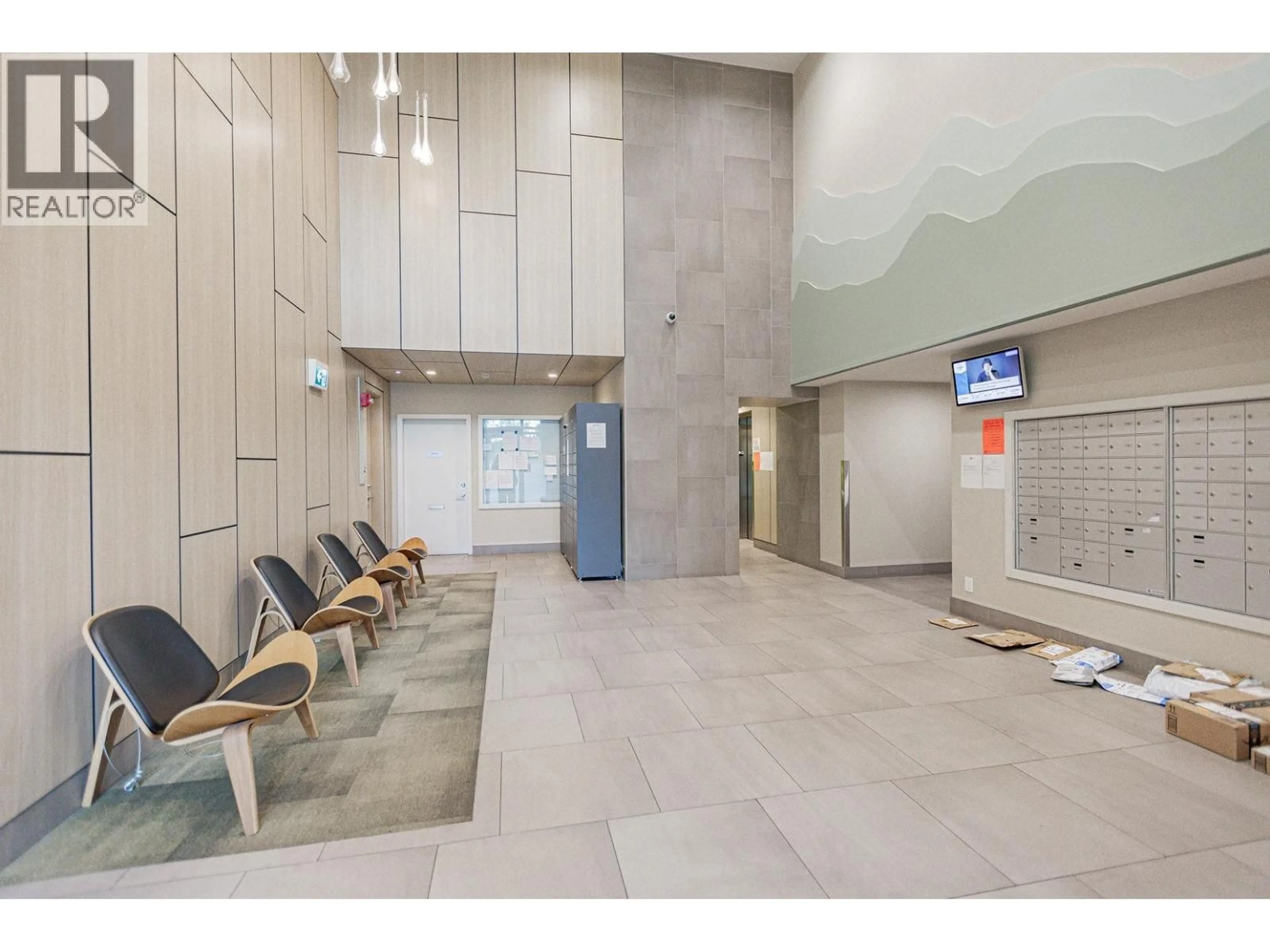 Indoor foyer for 1705 - 691 NORTH ROAD, Coquitlam British Columbia V3J0H9