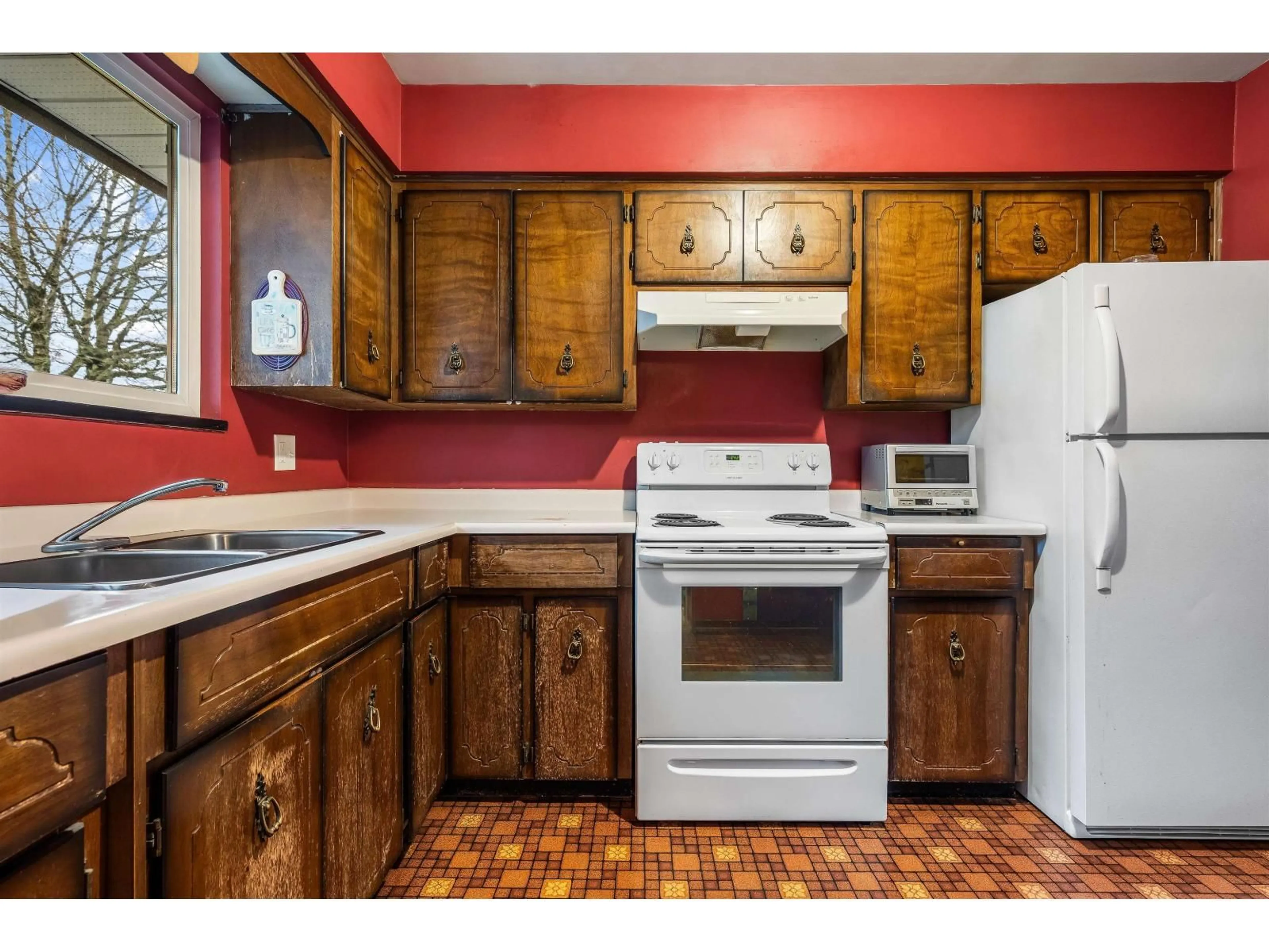 Standard kitchen, unknown for 27177 33A, Langley British Columbia V4W3H5