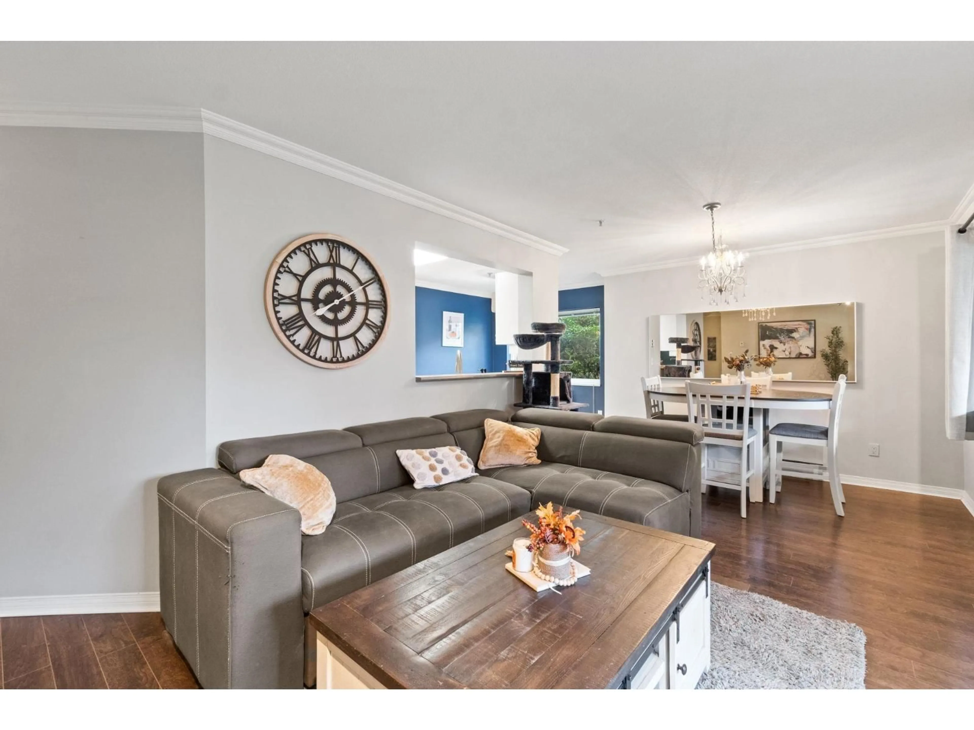 Living room with furniture, wood/laminate floor for 101 - 15150 29A AVENUE, Surrey British Columbia V4P3B1