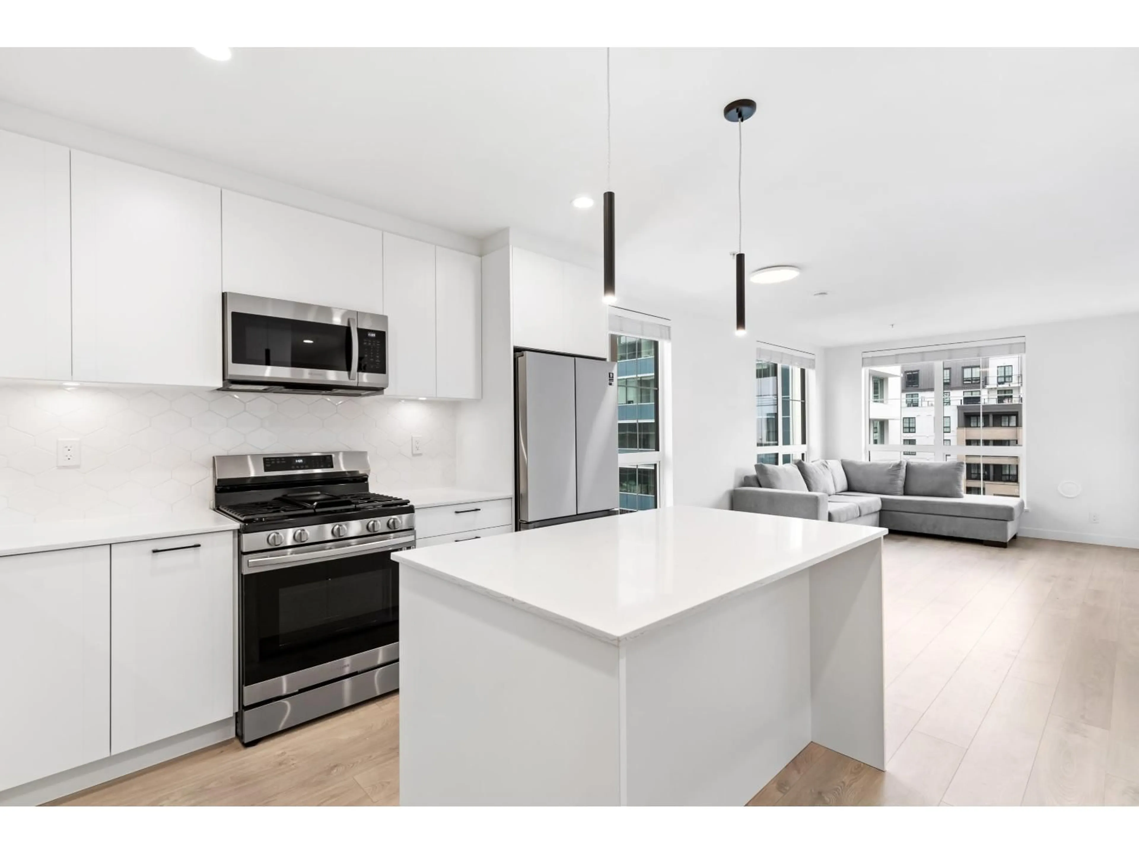 Open concept kitchen, ceramic/tile floor for 403 - 20019 83A AVENUE, Langley British Columbia V2Y5K6