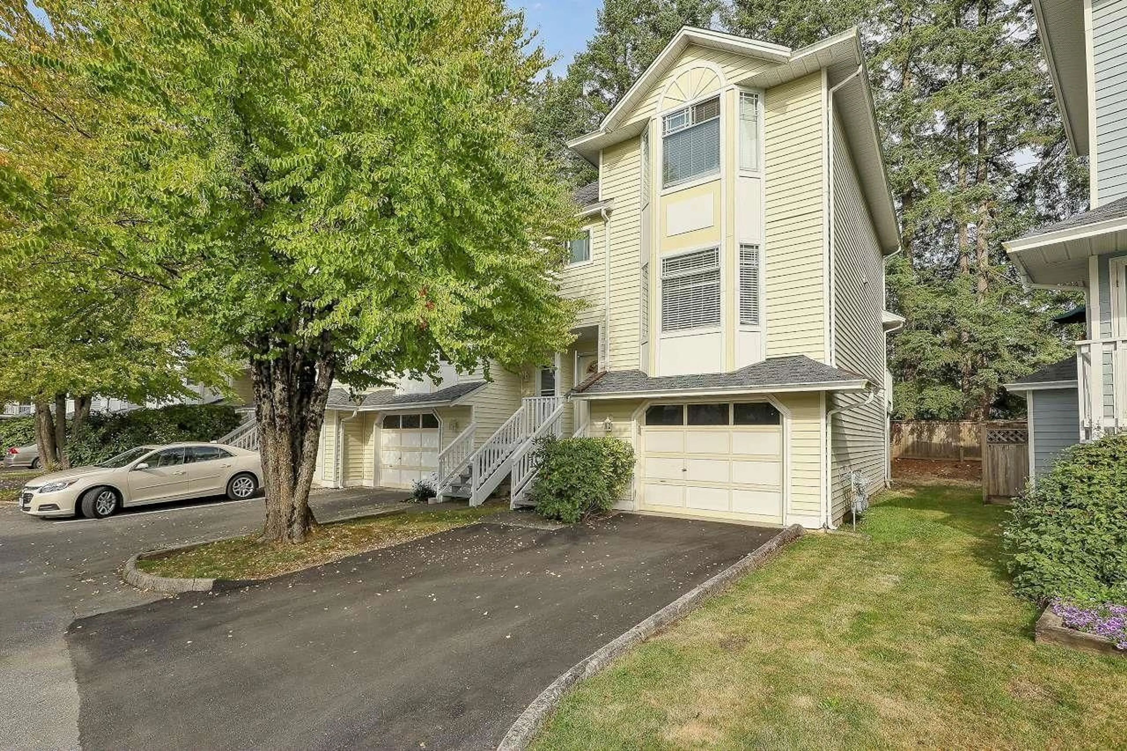 Home with vinyl exterior material, street for 40 - 15550 89, Surrey British Columbia V3R1N2