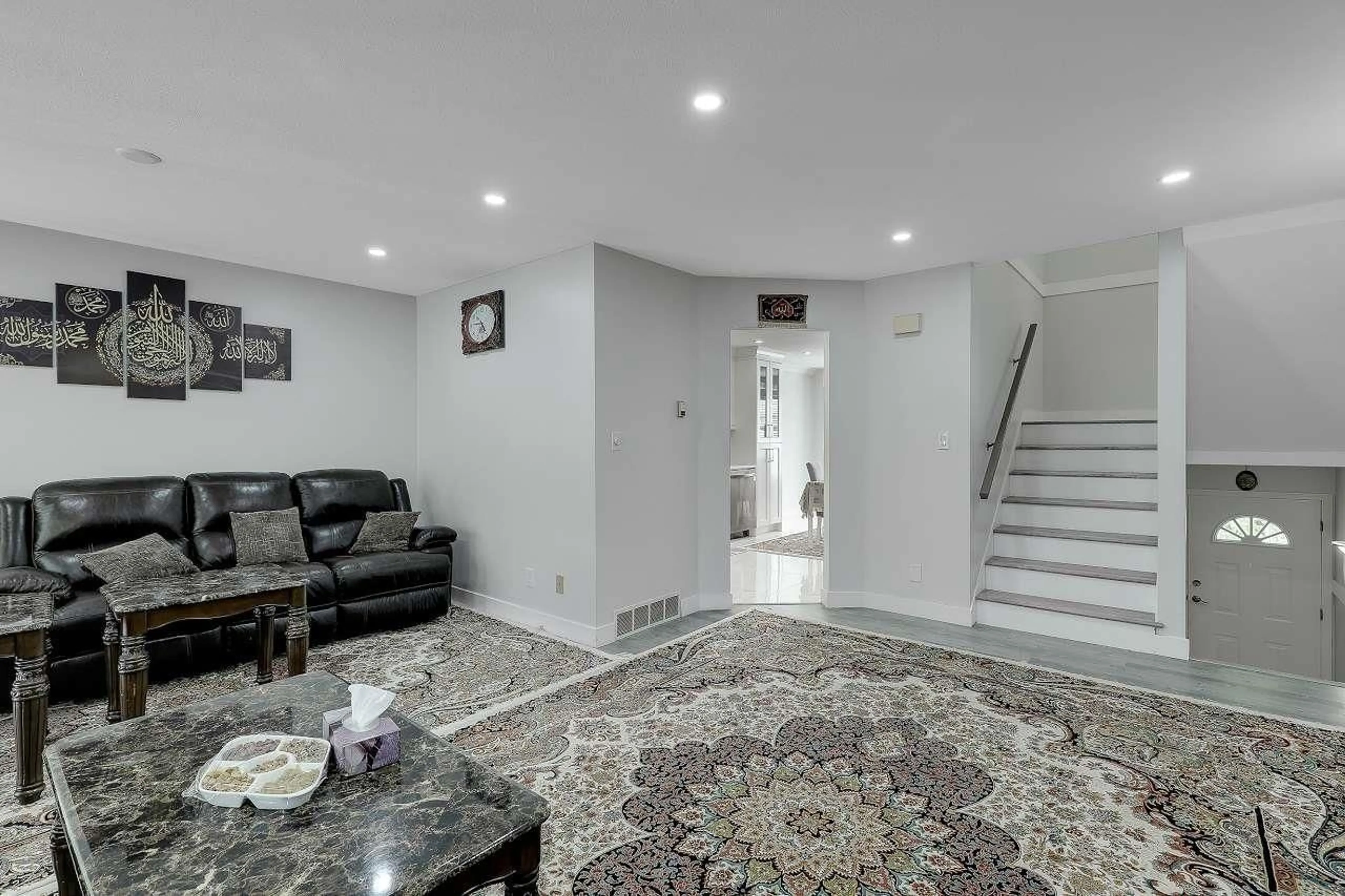 Unknown for 40 - 15550 89 AVENUE, Surrey British Columbia V3R1N2